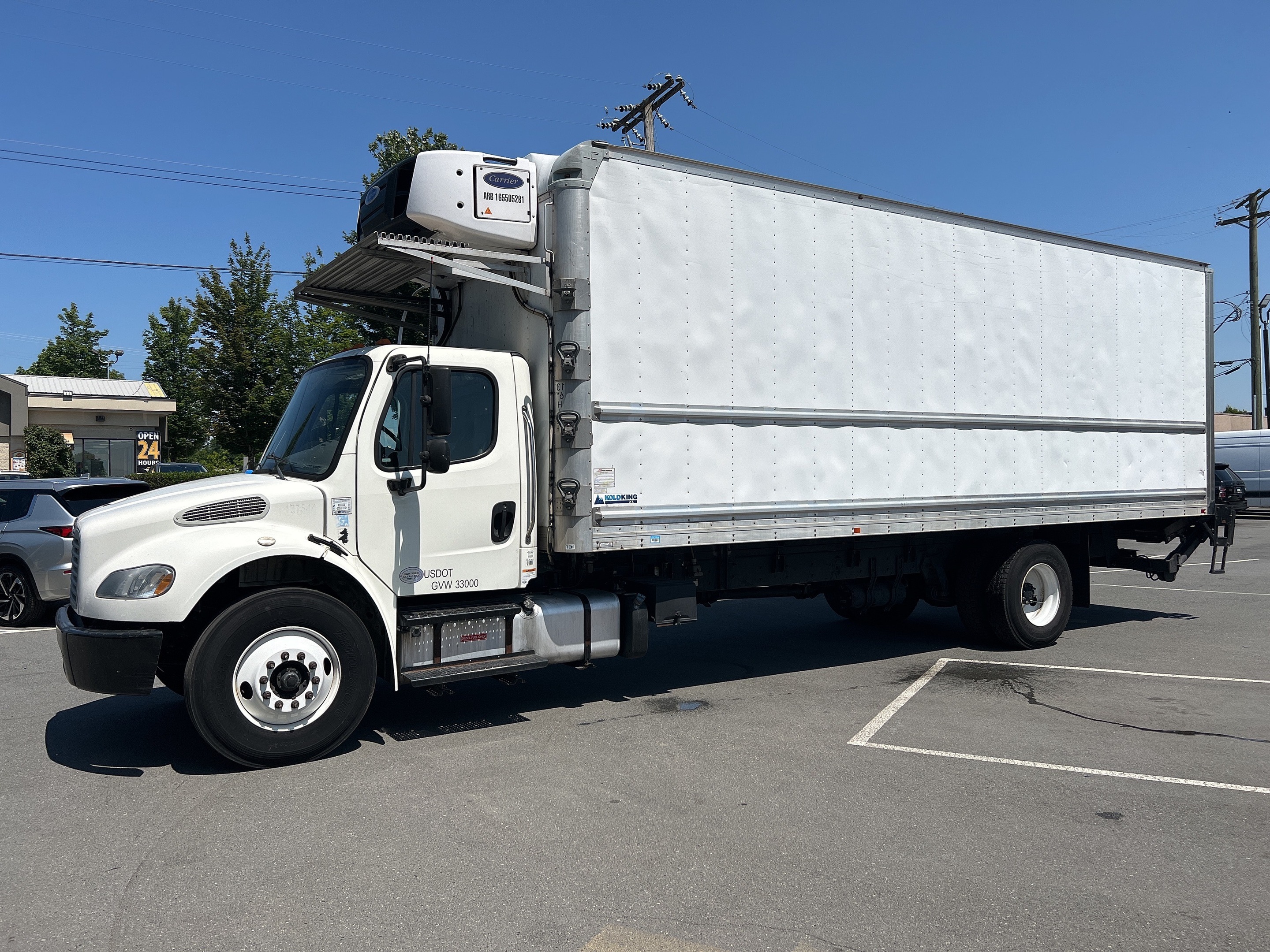 2016 Freightliner BUSINESS CLASS M2 106 REEFER BOX + POWER TAILGATE + DIESEL 