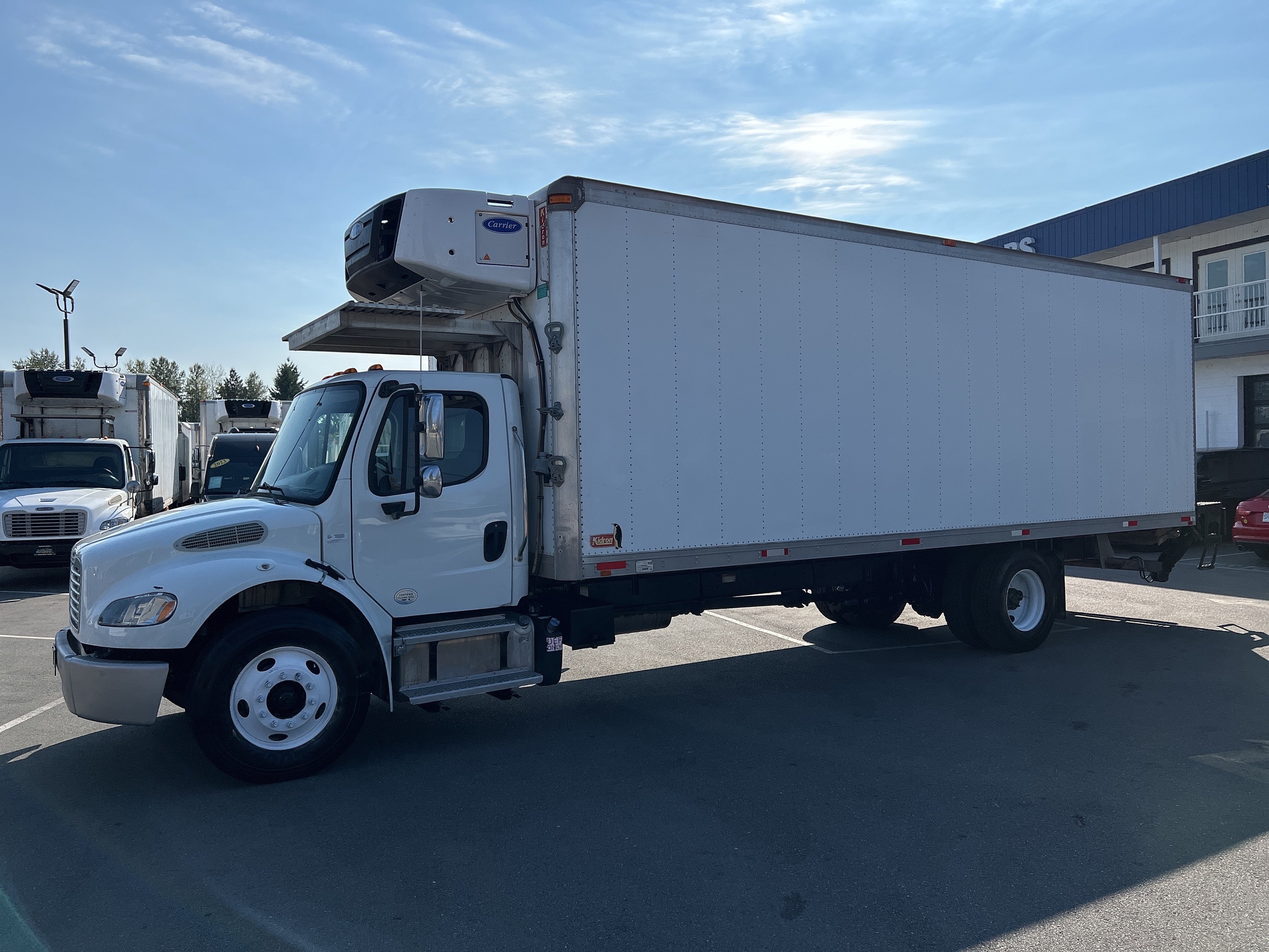 2015 Freightliner BUSINESS CLASS M2 106  REEFER BOX + POWER TAILGATE + DIESEL 