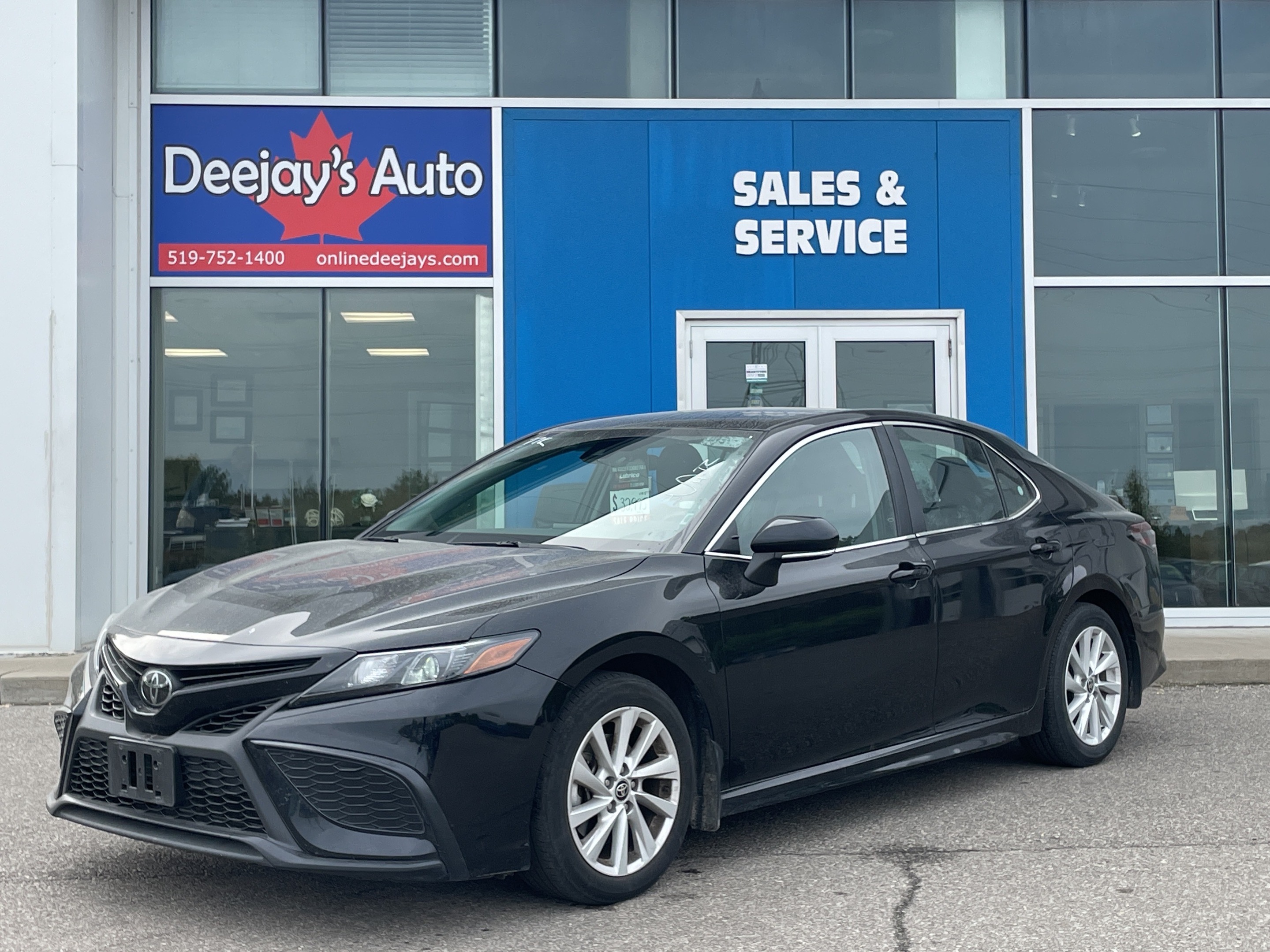 2022 Toyota Camry SE | Clean Carfax 