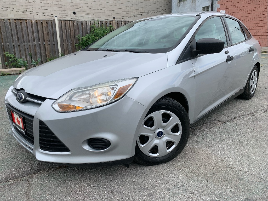 2014 Ford Focus AUTO / LOADED / LOW KMS !!!! /CAR FAX CLEAN /