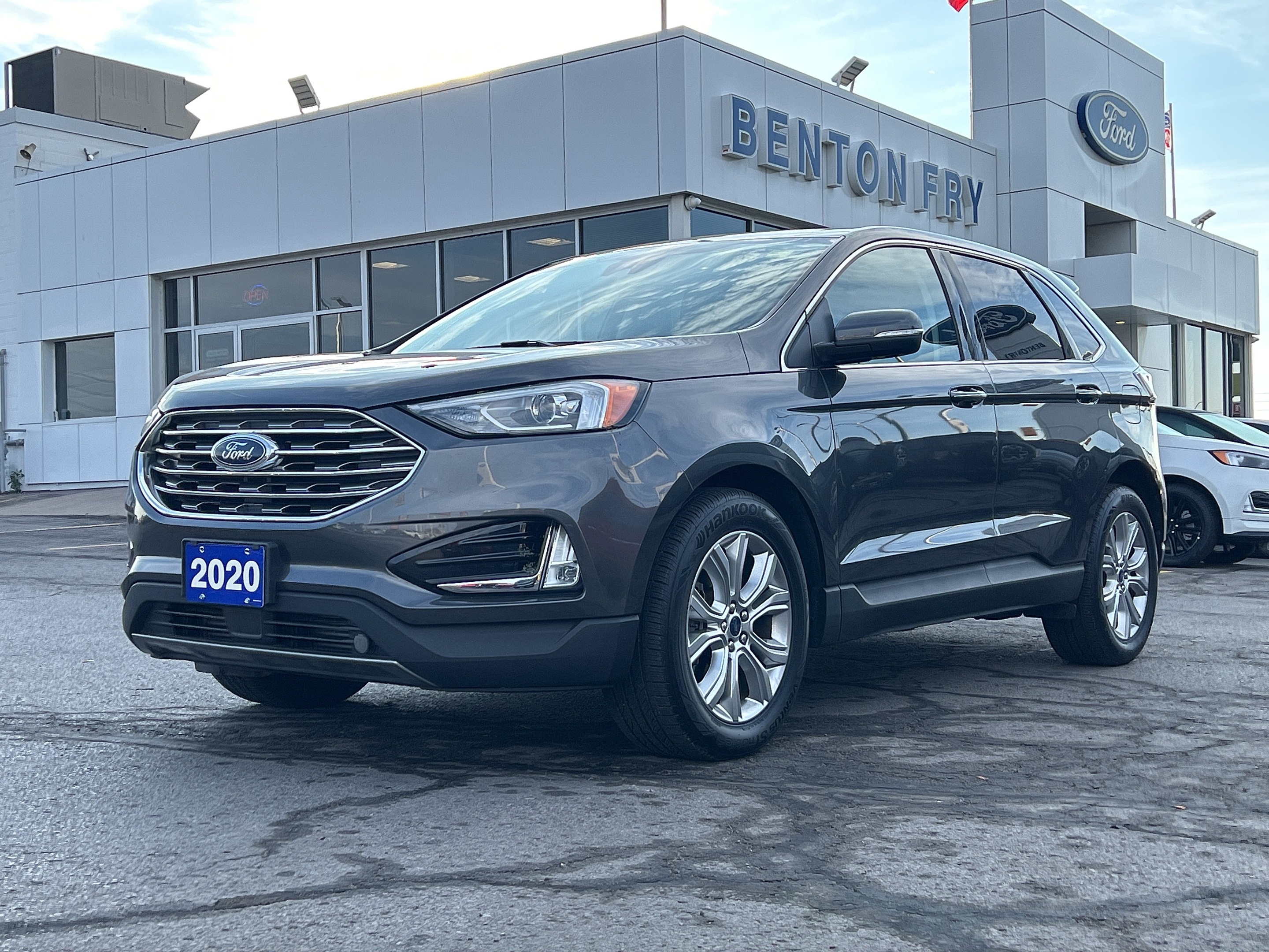 2020 Ford Edge Titanium - 2.0L ONE OWNER LEATHER  SEATS  SUNROOF 