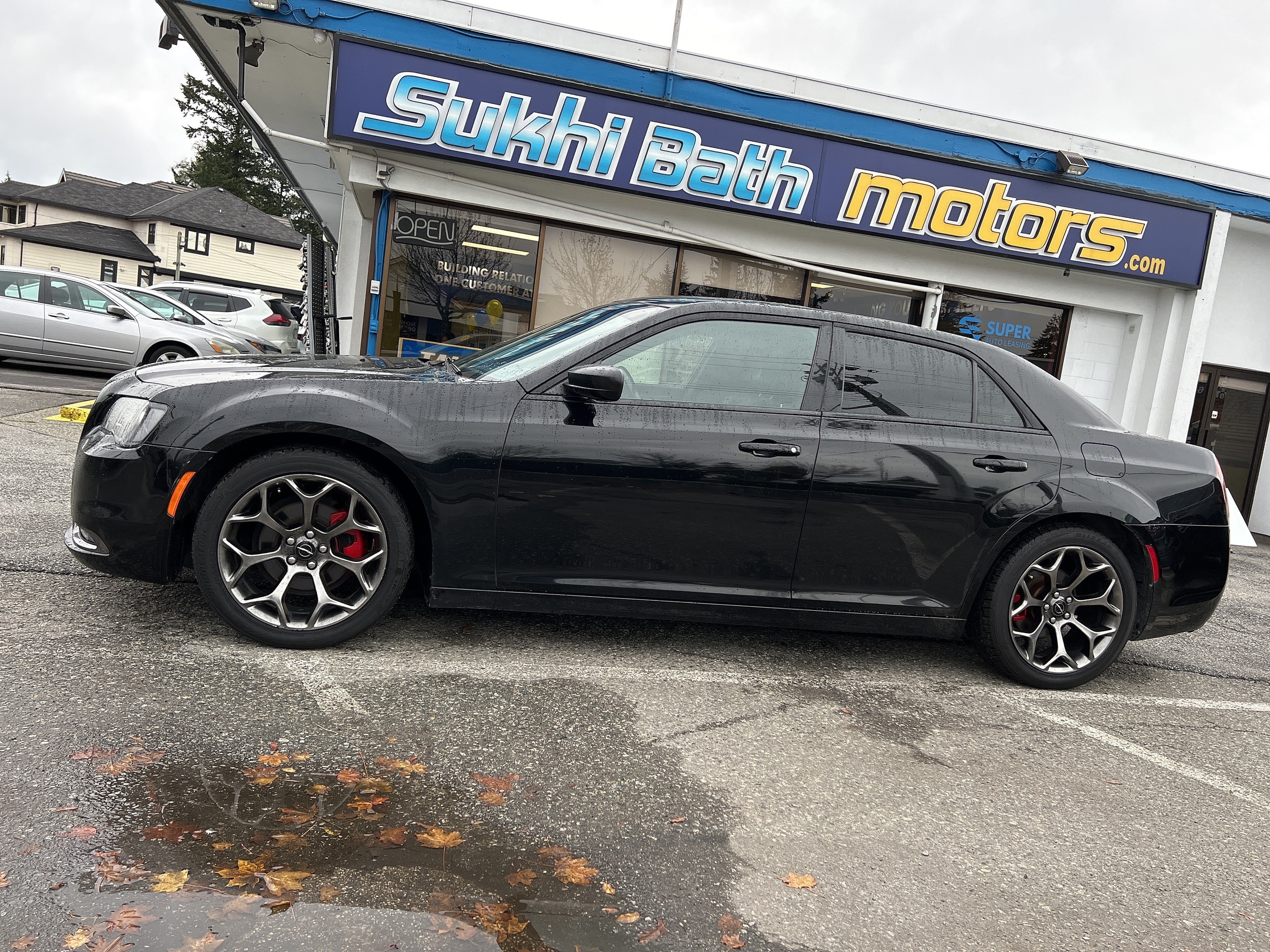 2015 Chrysler 300 4dr Sdn 300S + SUNROOF + BACKUP CAM + HEATED SEATS