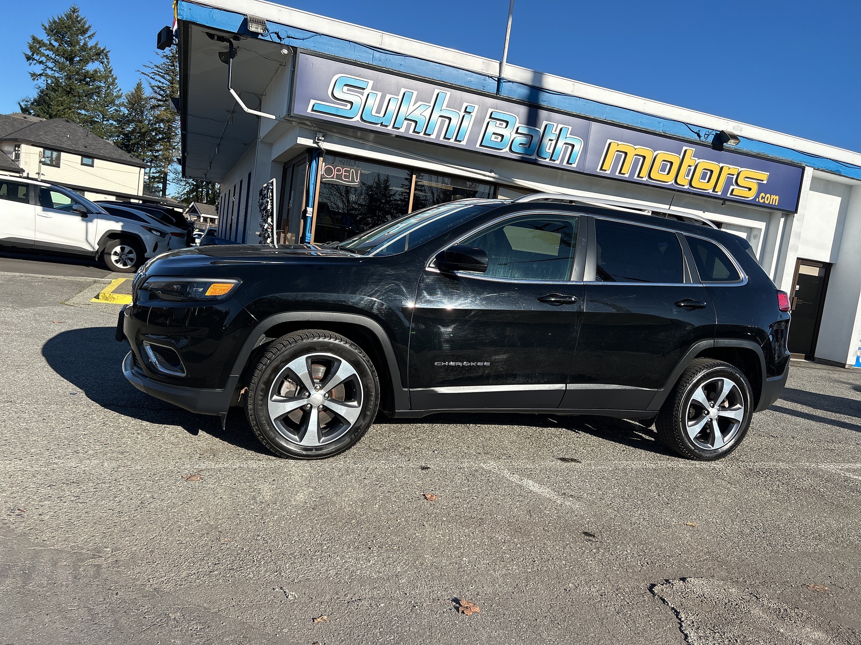 2019 Jeep Cherokee Limited + NAVIGATION + BACKUP CAM + LEATHER SEATS