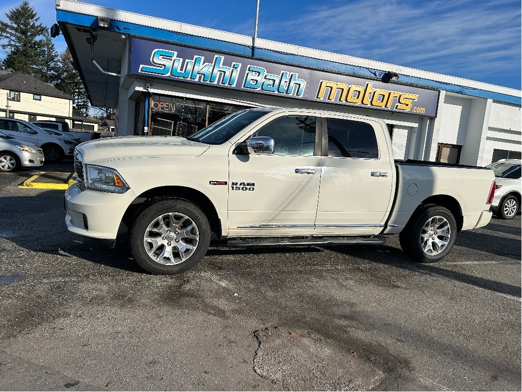 2016 Ram 1500 4WD Crew Cab 140.5  Limited + LEATHER SEATS