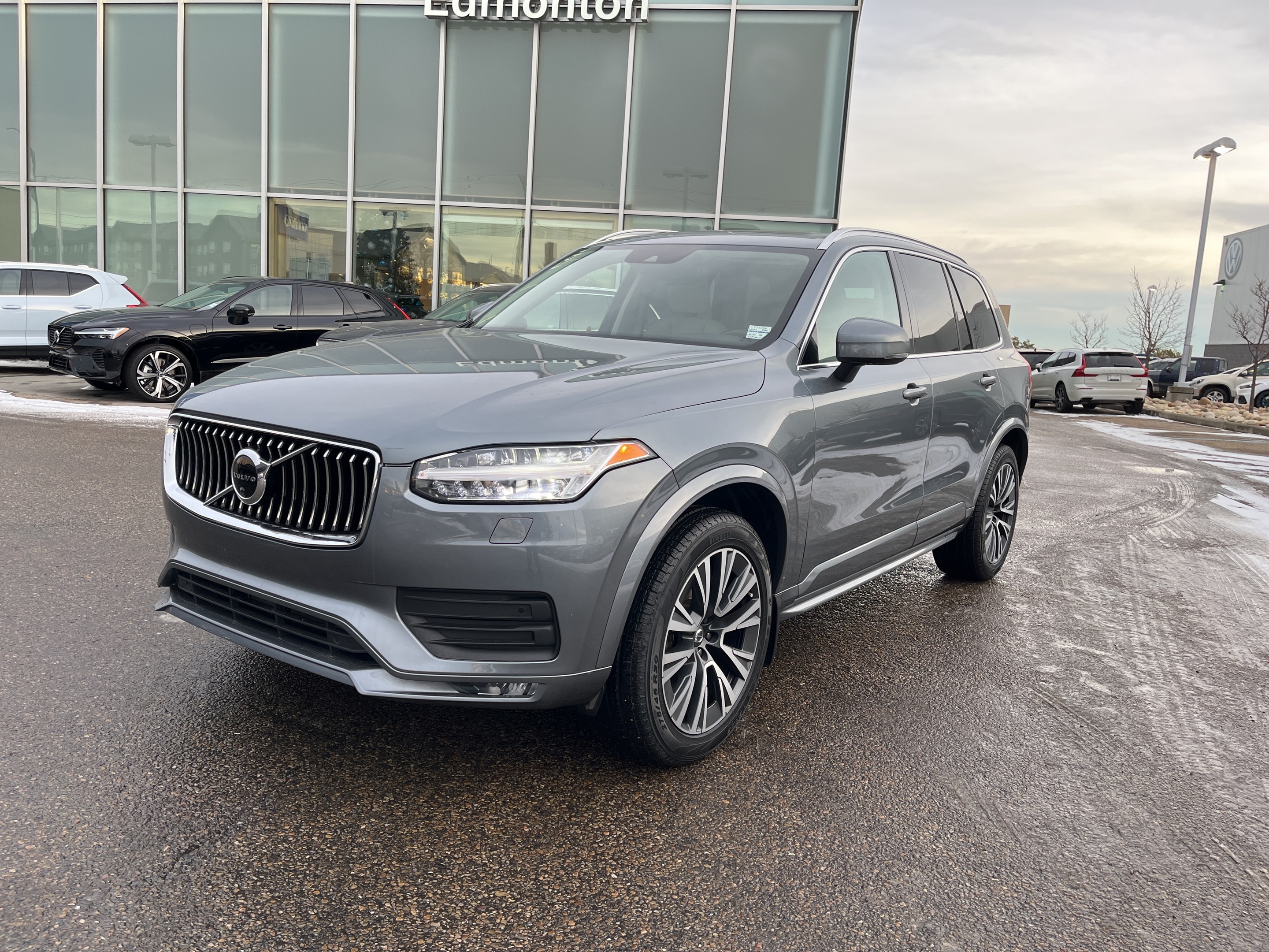 2020 Volvo XC90 T6 AWD Momentum (6-Seat) FROM 3.99%