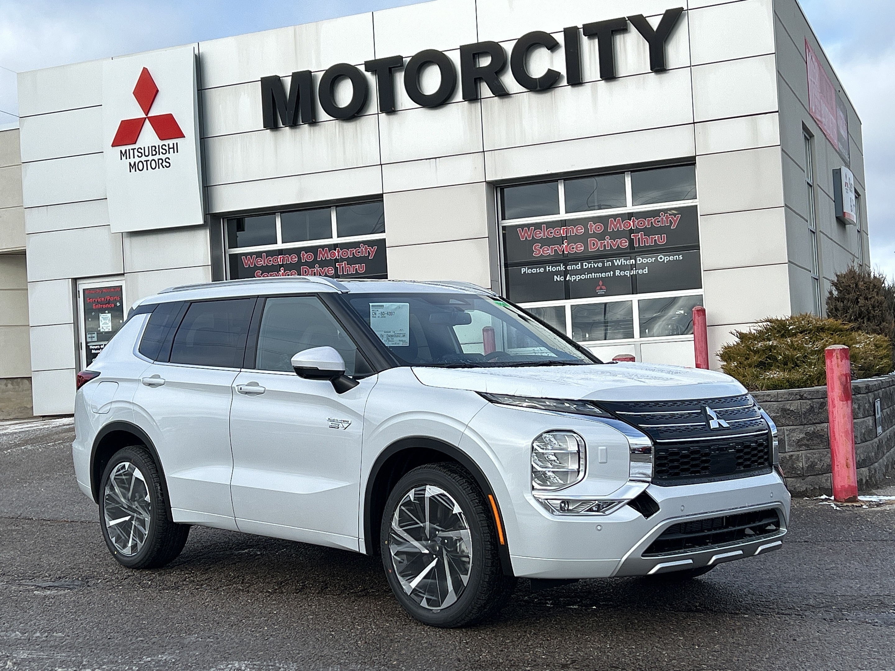 2024 Mitsubishi Outlander PHEV GT-P S-AWC...Spring Savings on Now! IN STORE ONLY!