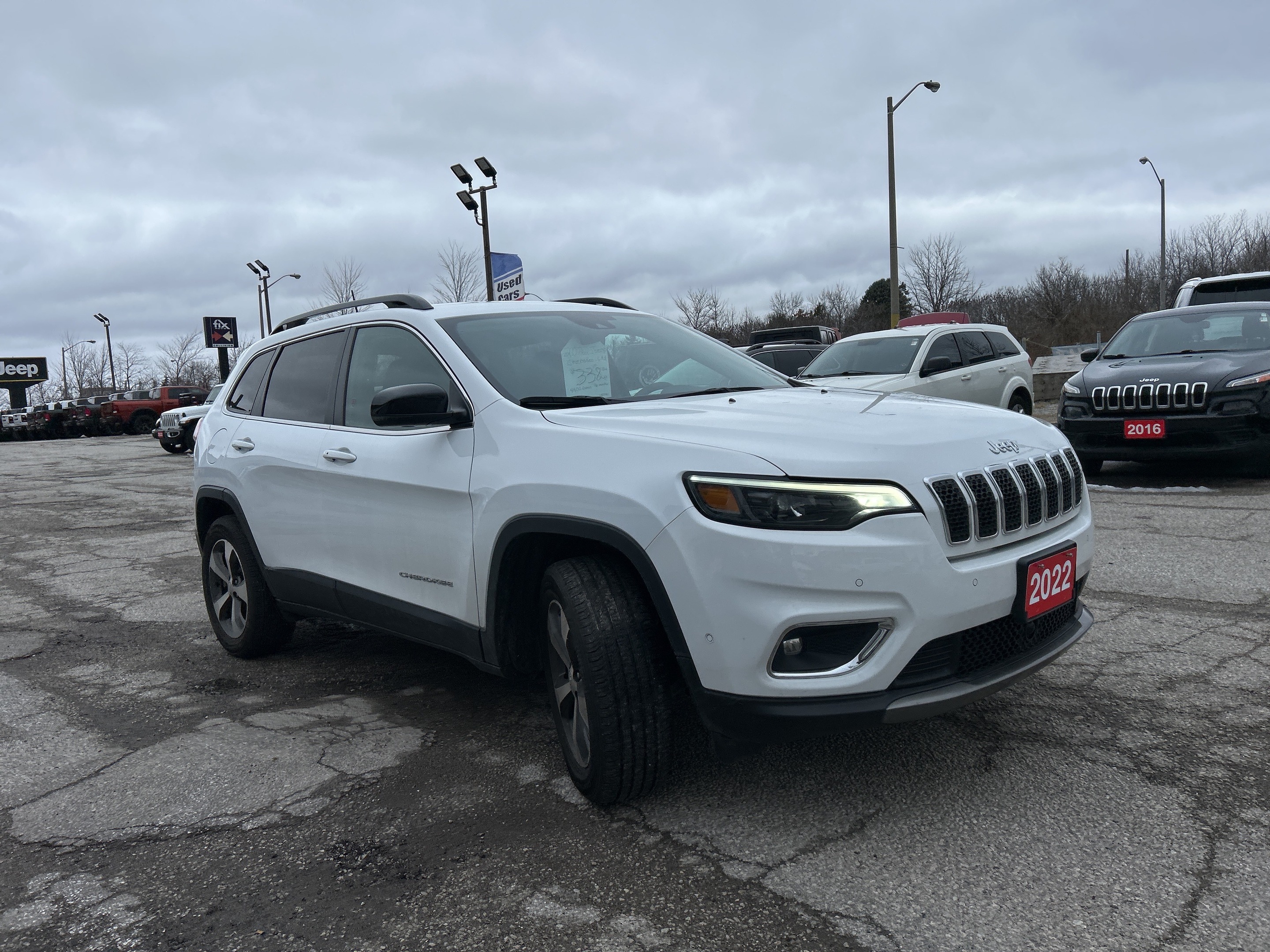 2022 Jeep Cherokee Limited 4x4 w/Leather, Adaptive Cruise, Blind Spot