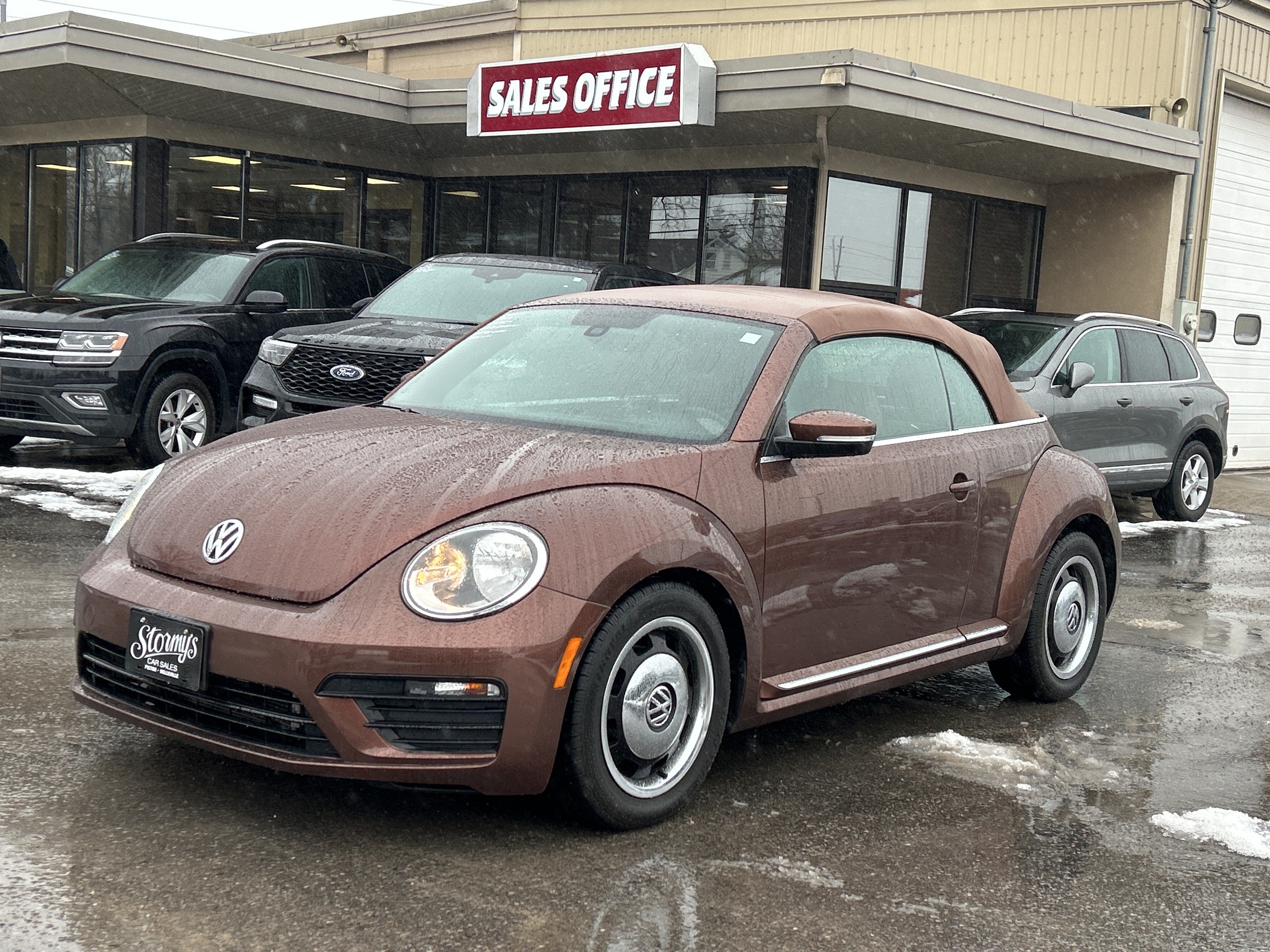 2017 Volkswagen Beetle Convertible Classic HEATED SEATS/BACKUP CAM CALL 613-961- 8848