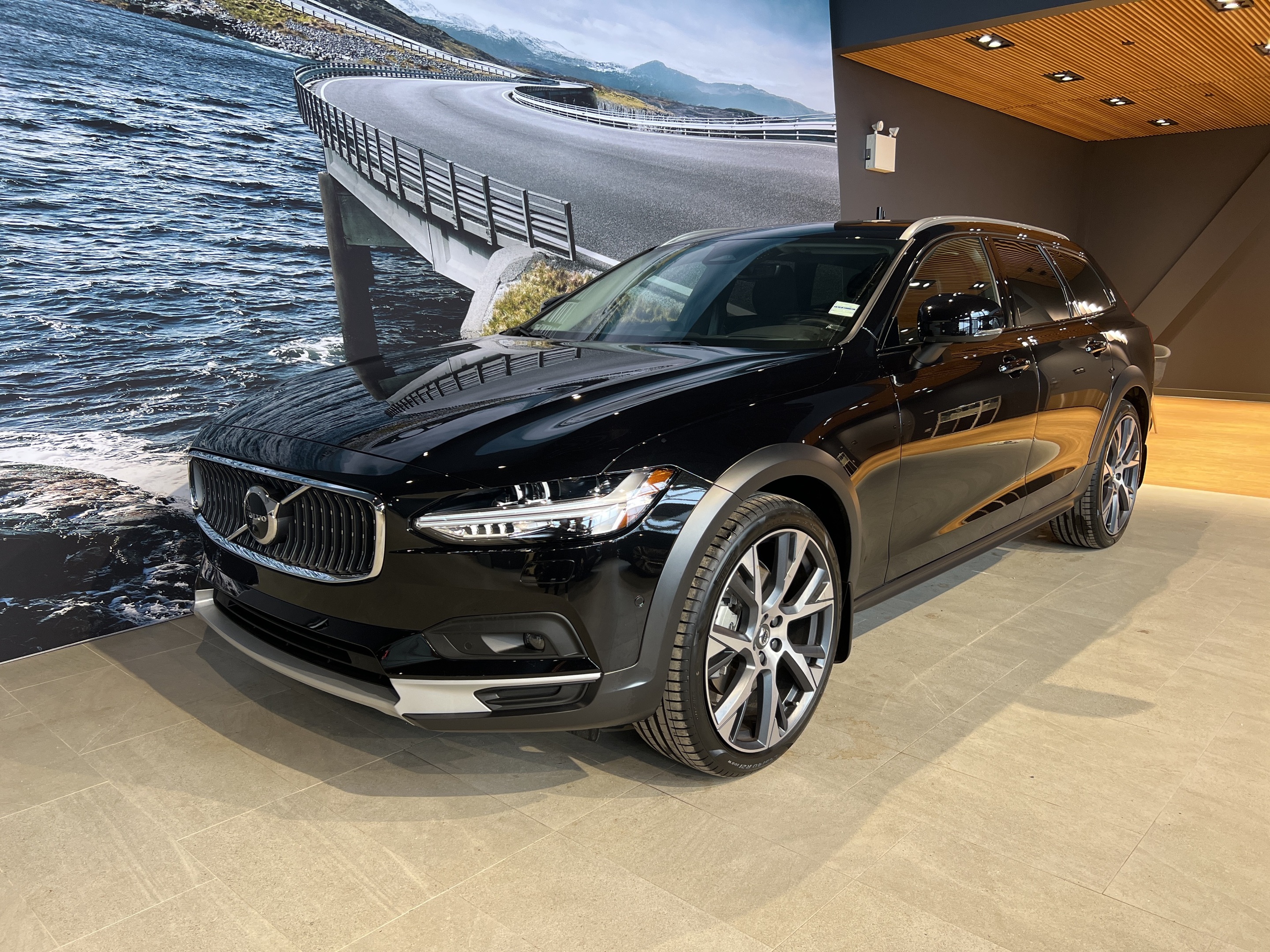 2023 Volvo V90 Cross Country B6 AWD Ultimate FROM 3.99%