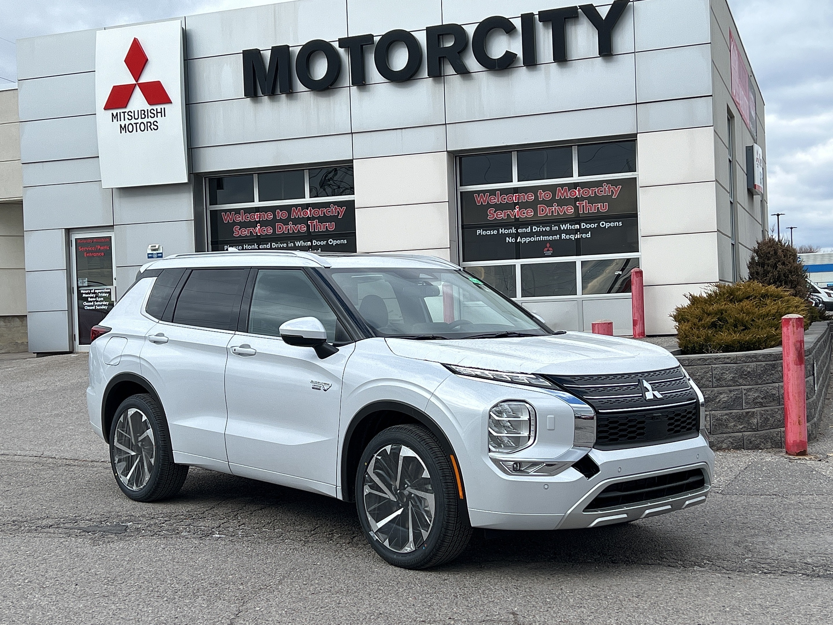 2024 Mitsubishi Outlander PHEV GT S-AWC...Spring Savings on Now! IN STORE ONLY!!!