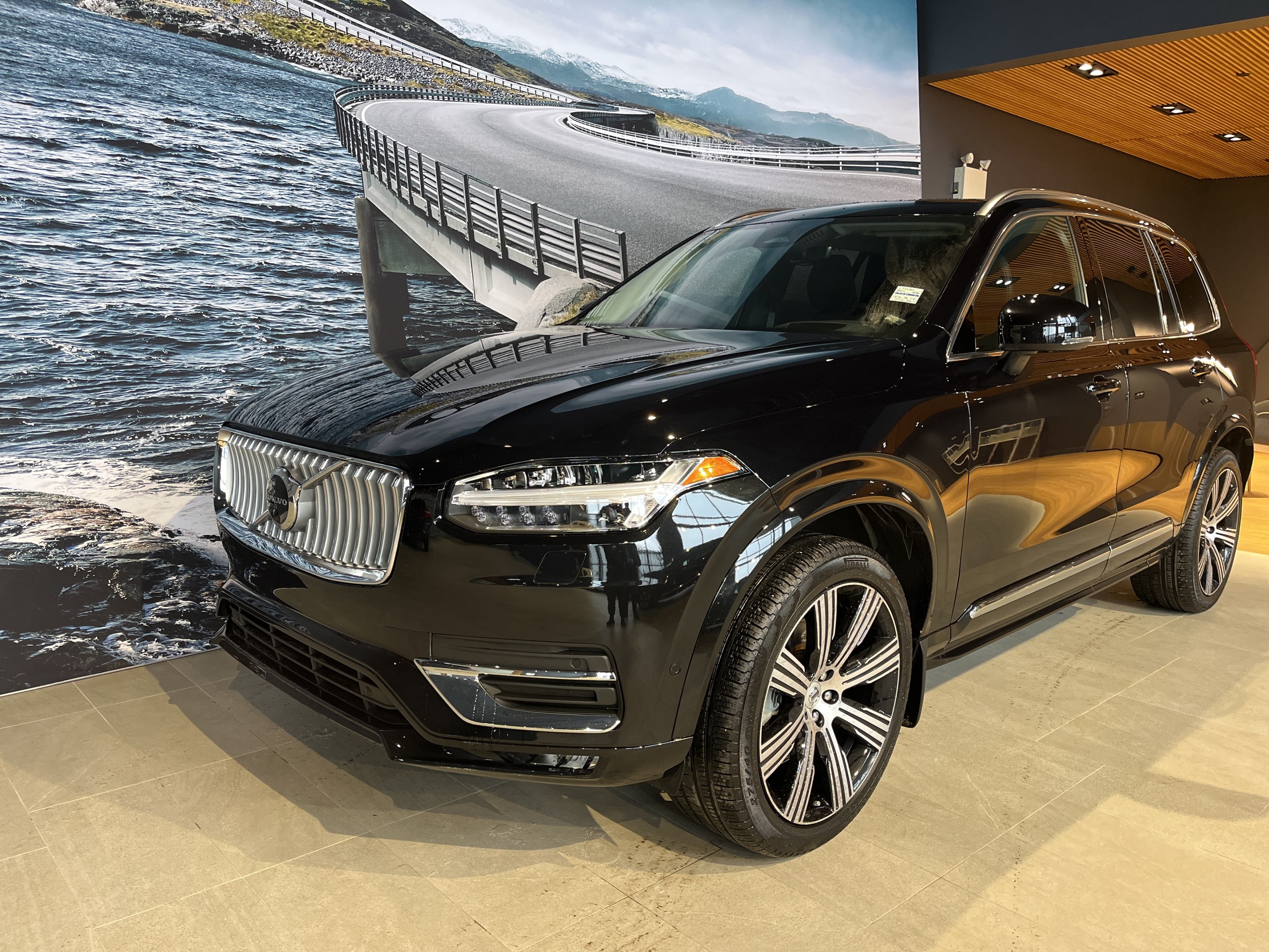 2023 Volvo XC90 B6 AWD Ultimate Bright From 3.99%
