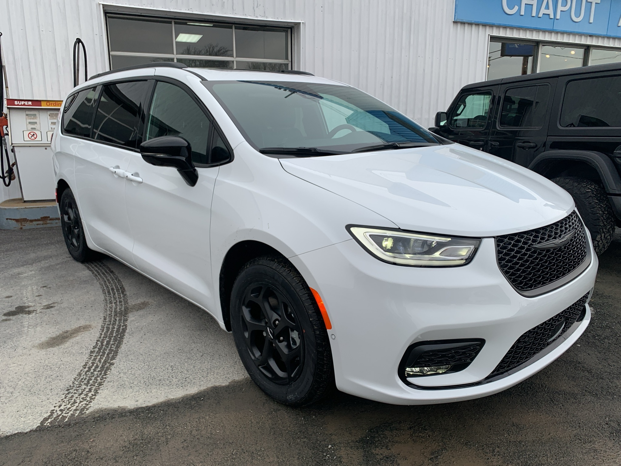 2024 Chrysler Pacifica Hybrid Premium S Appearance 2WD