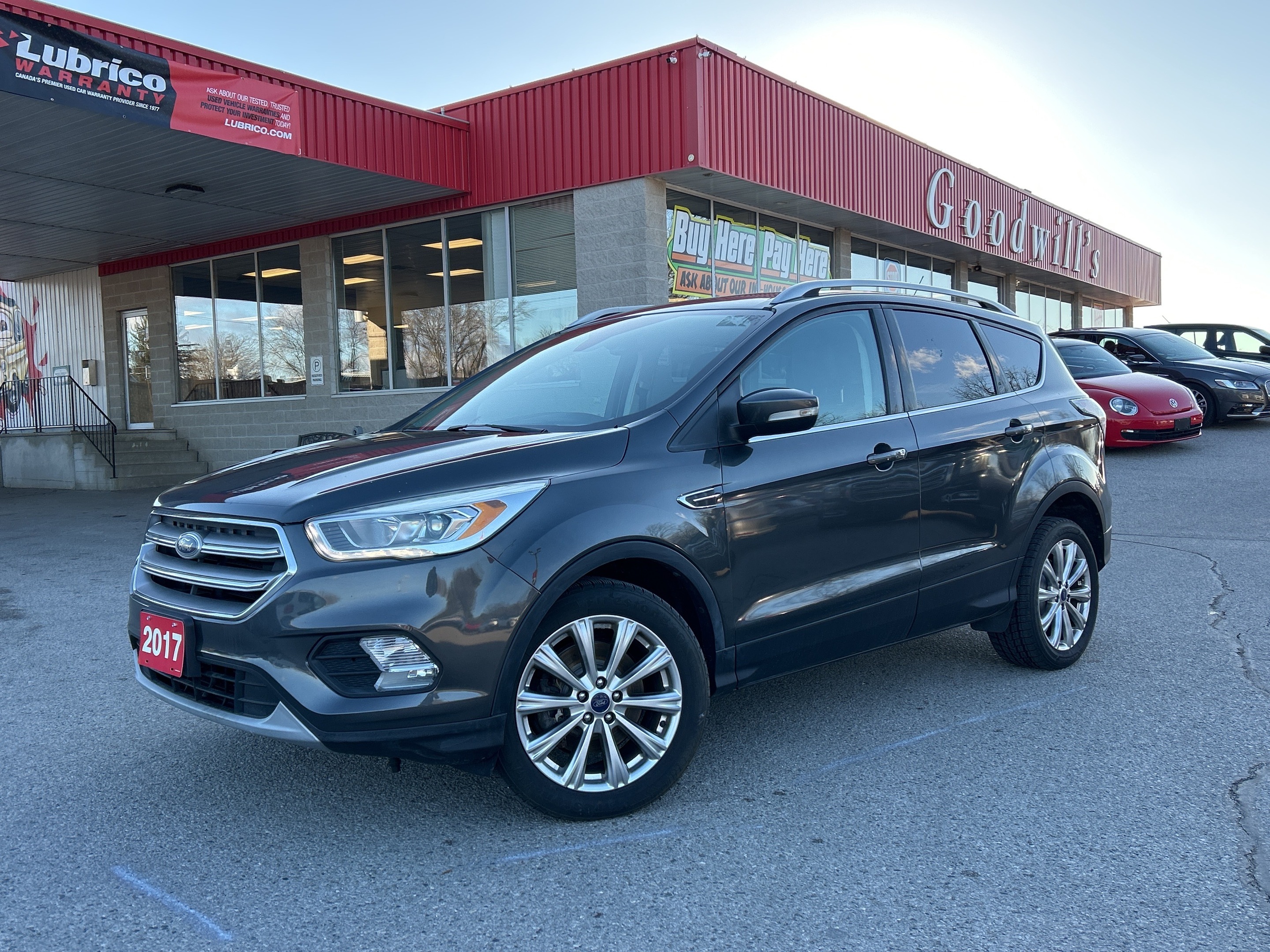 2017 Ford Escape LEATHER, SUNROOF, NAV, REMOTE START!