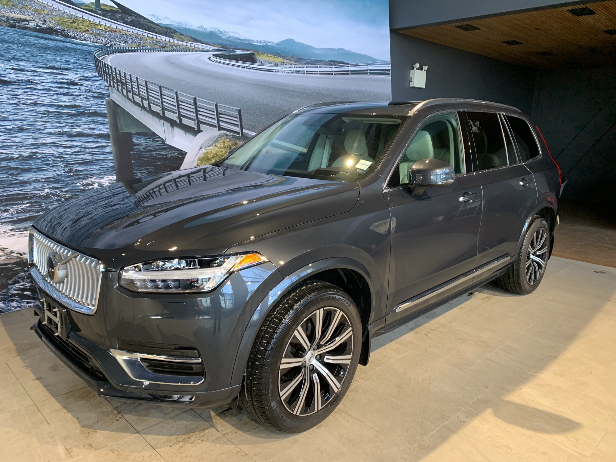 2022 Volvo XC90 T6 AWD Inscription (7-Seat) FROM 3.99%