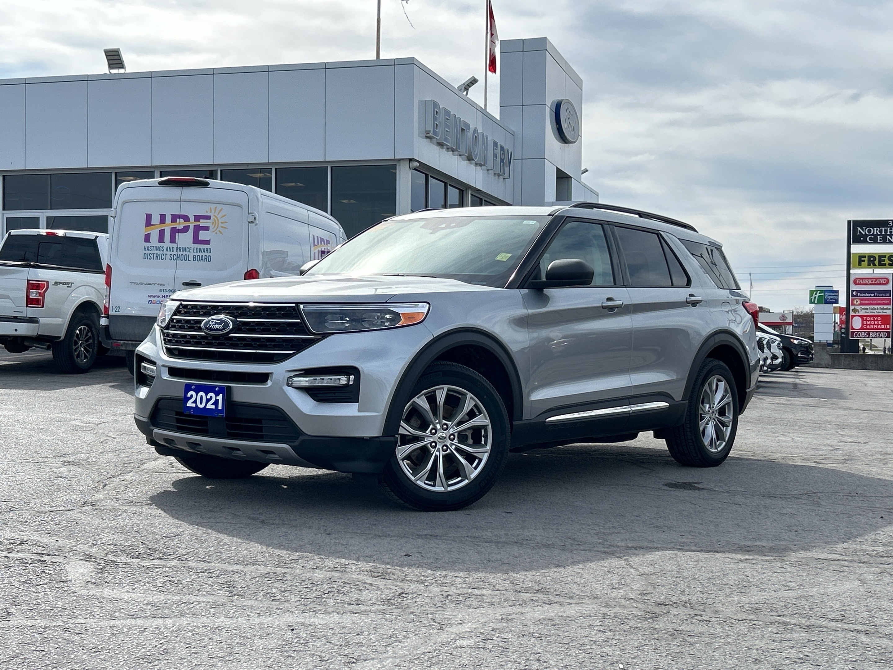 2021 Ford Explorer XLT - One owner XLT Loaded with voice activated na