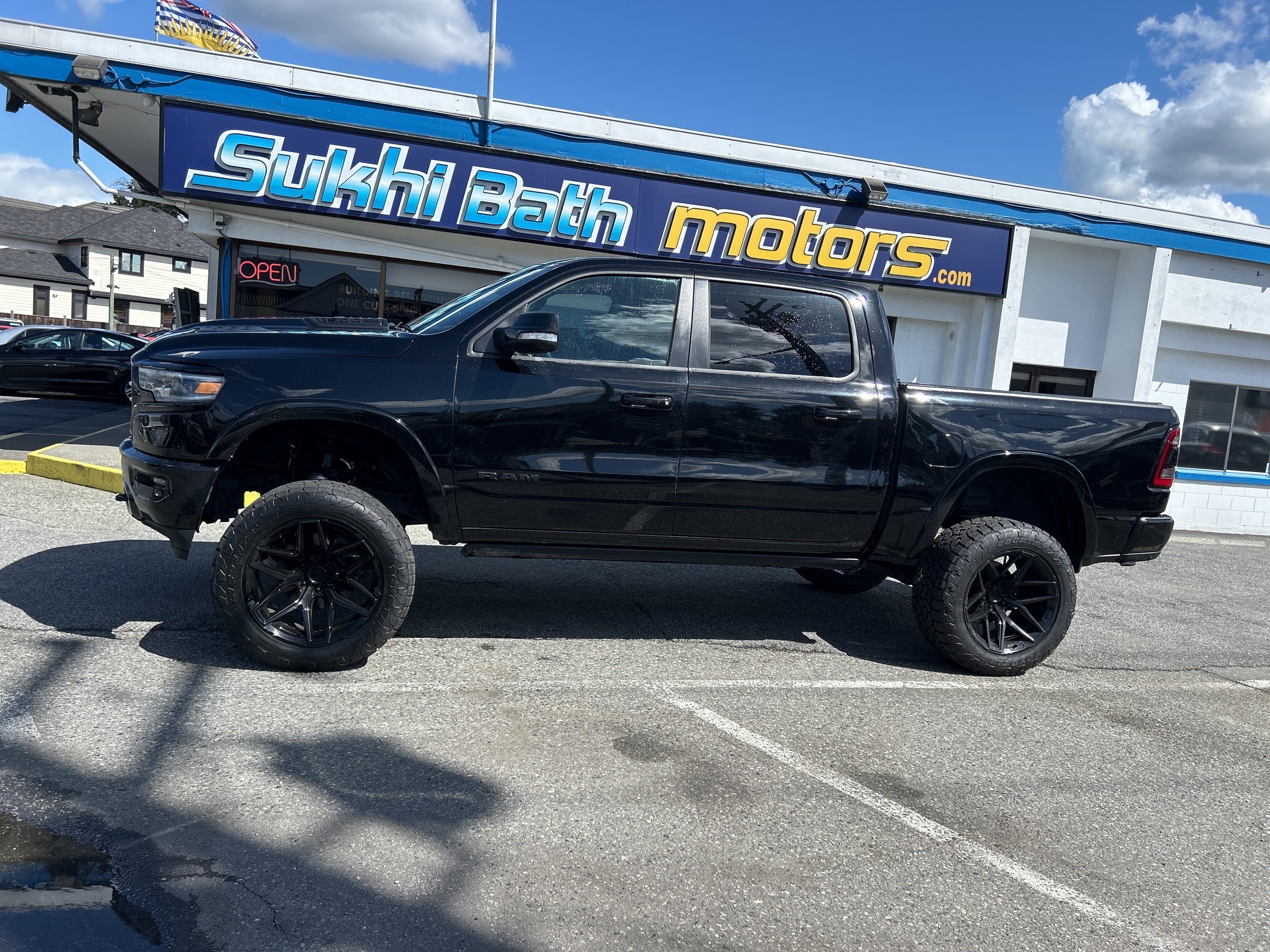 2021 Ram 1500 Limited + 5" LIFT KIT + FLOWMASTER EXHAUST 