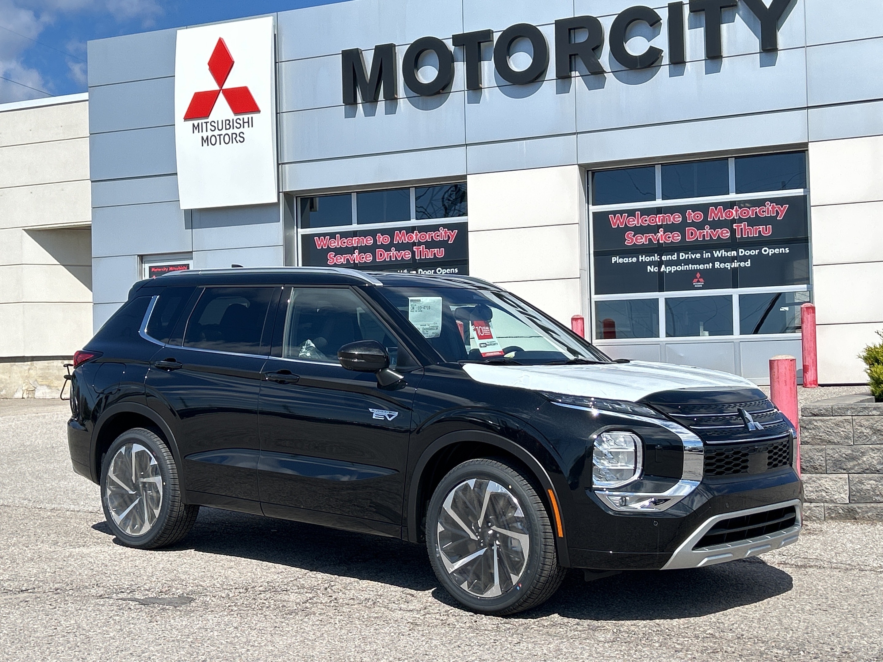 2024 Mitsubishi Outlander PHEV GT-P S-AWC...Spring Savings on Now! IN STORE ONLY!