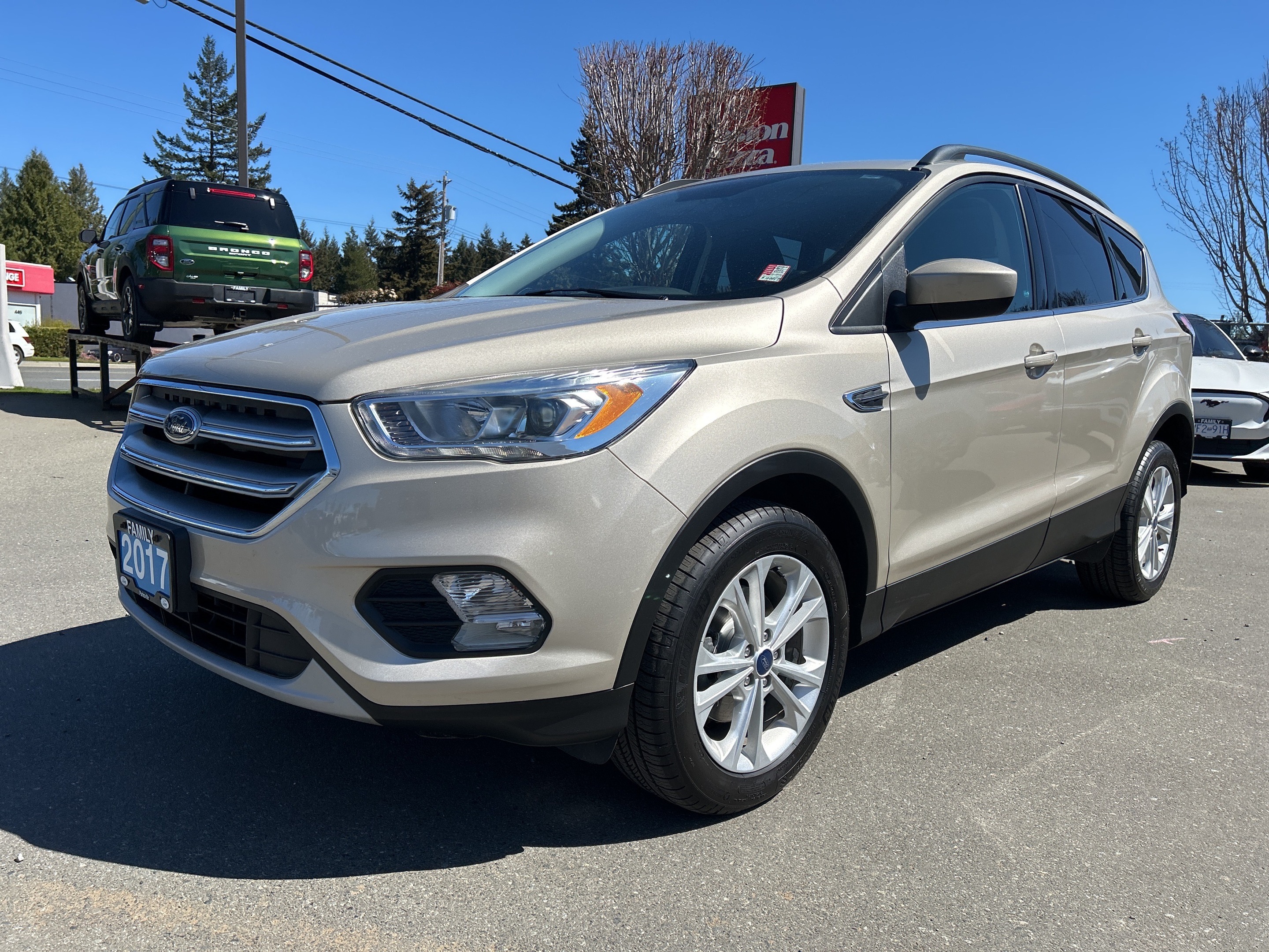 2017 Ford Escape FWD | Sunroof | Navigation | PWR Liftgate 