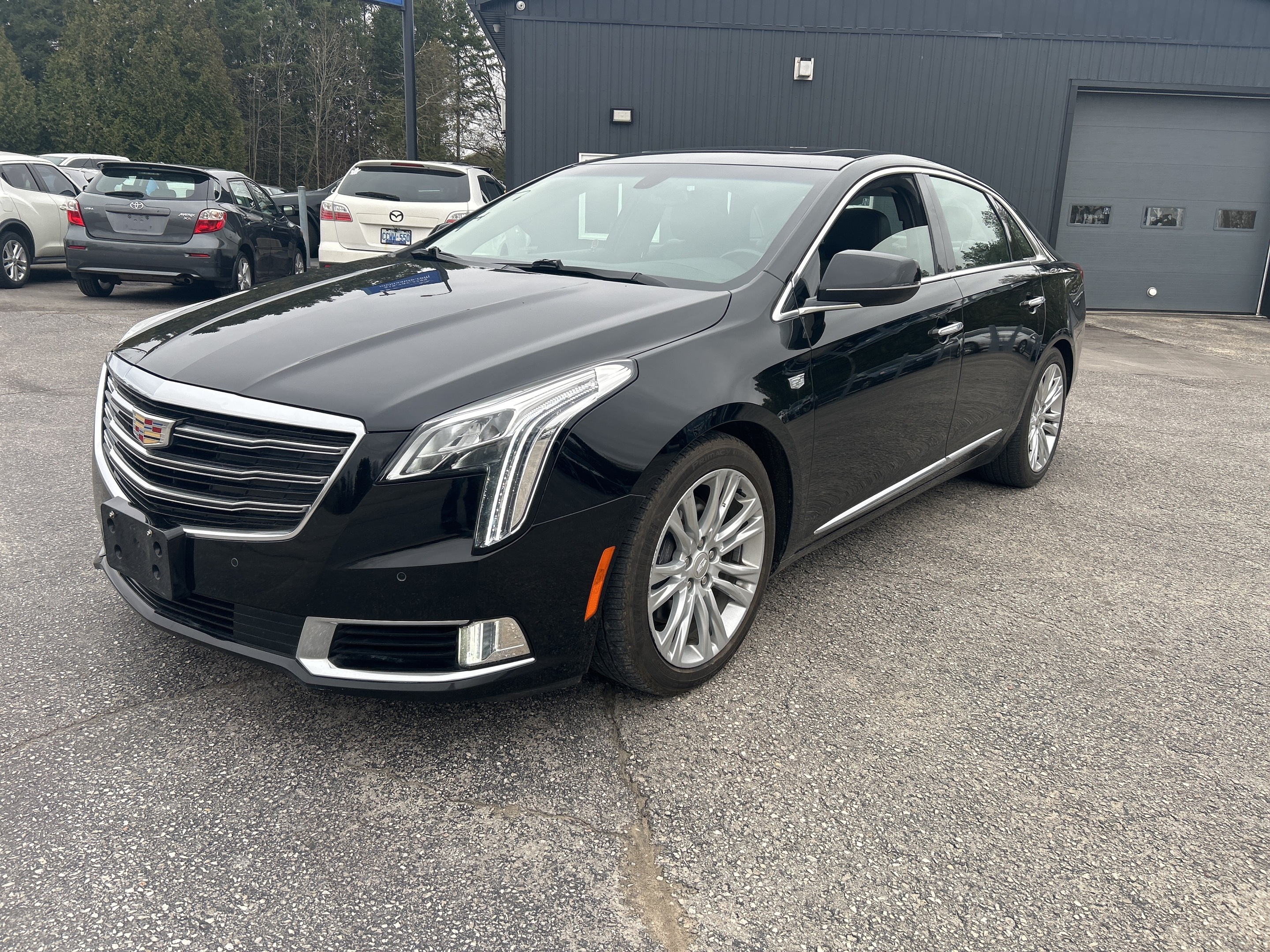 2019 Cadillac XTS Luxury, AWD, Nav, Bluetooth, Pano Sunroof