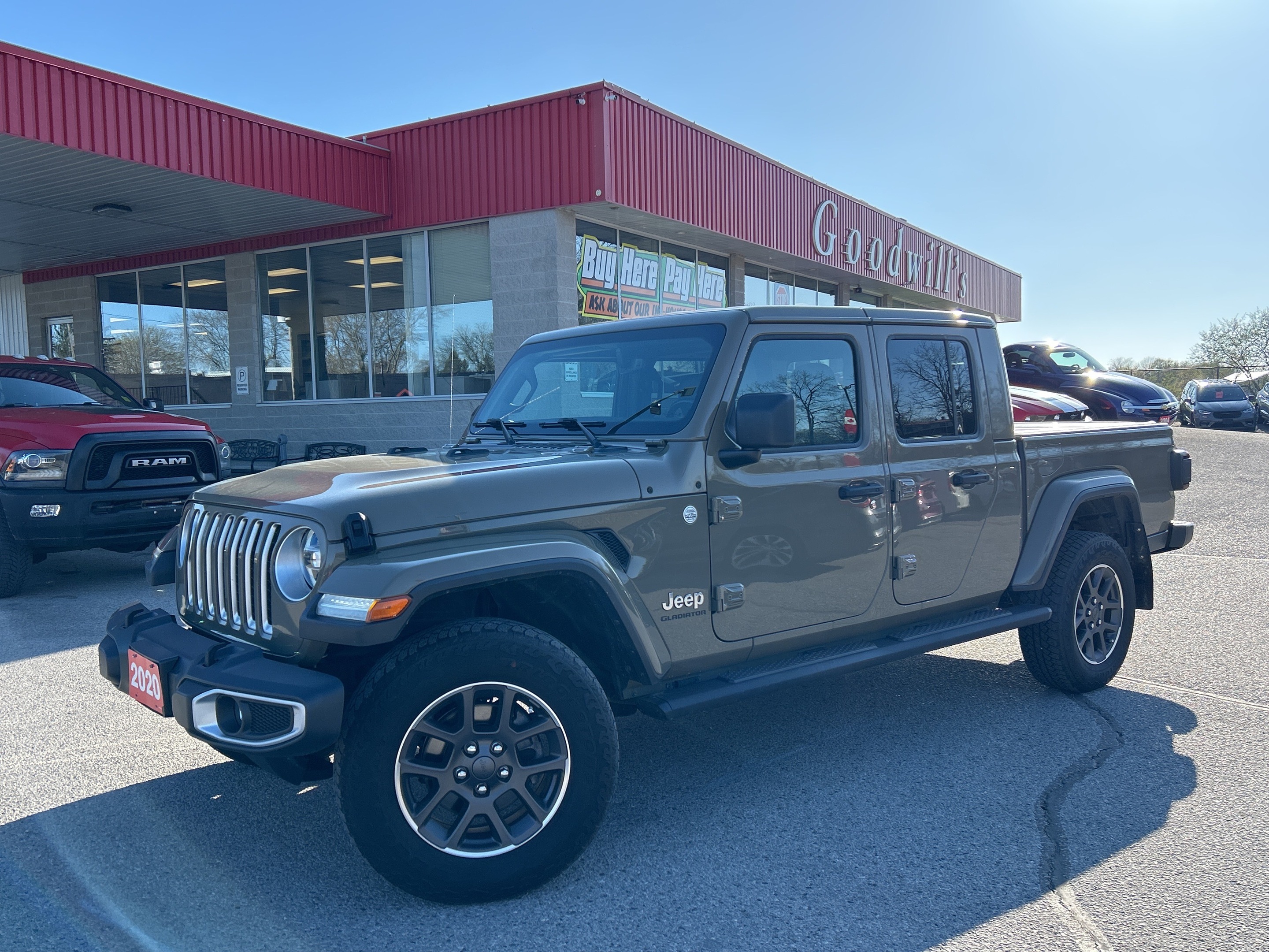 2020 Jeep Gladiator OVERLAND EDITION, CLEAN CARFAX!