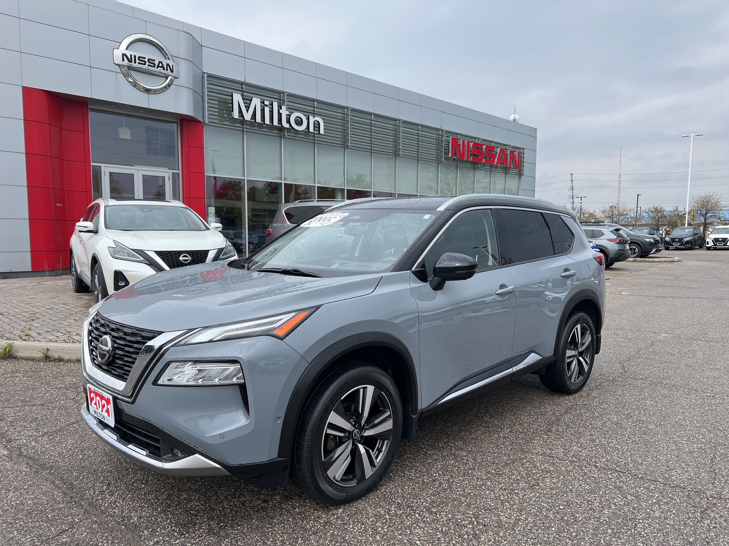 2021 Nissan Rogue Platinum with only 46,000 km 