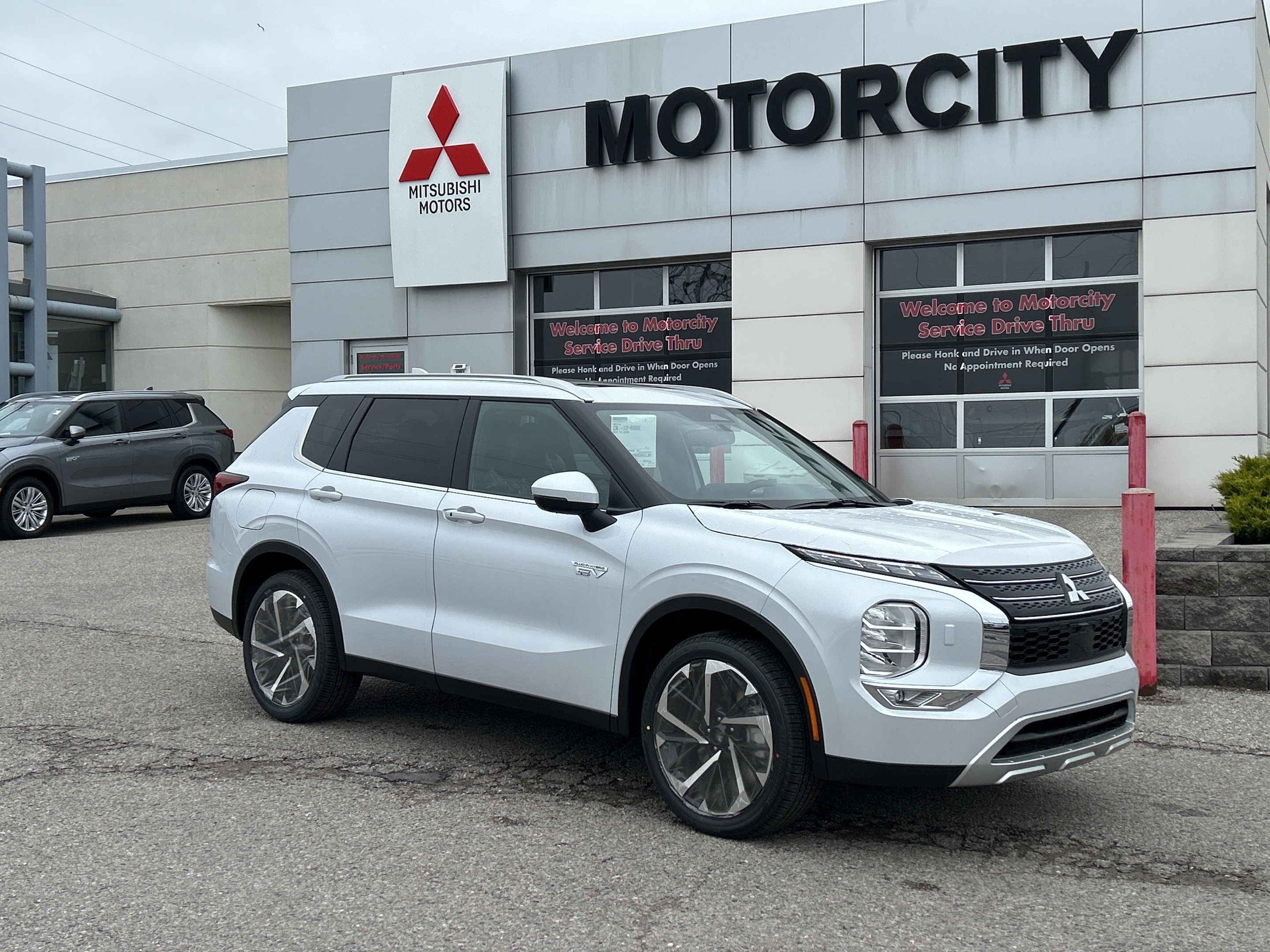 2024 Mitsubishi Outlander PHEV SEL S-AWC...In Stock! Savings on Now in STORE ONLY