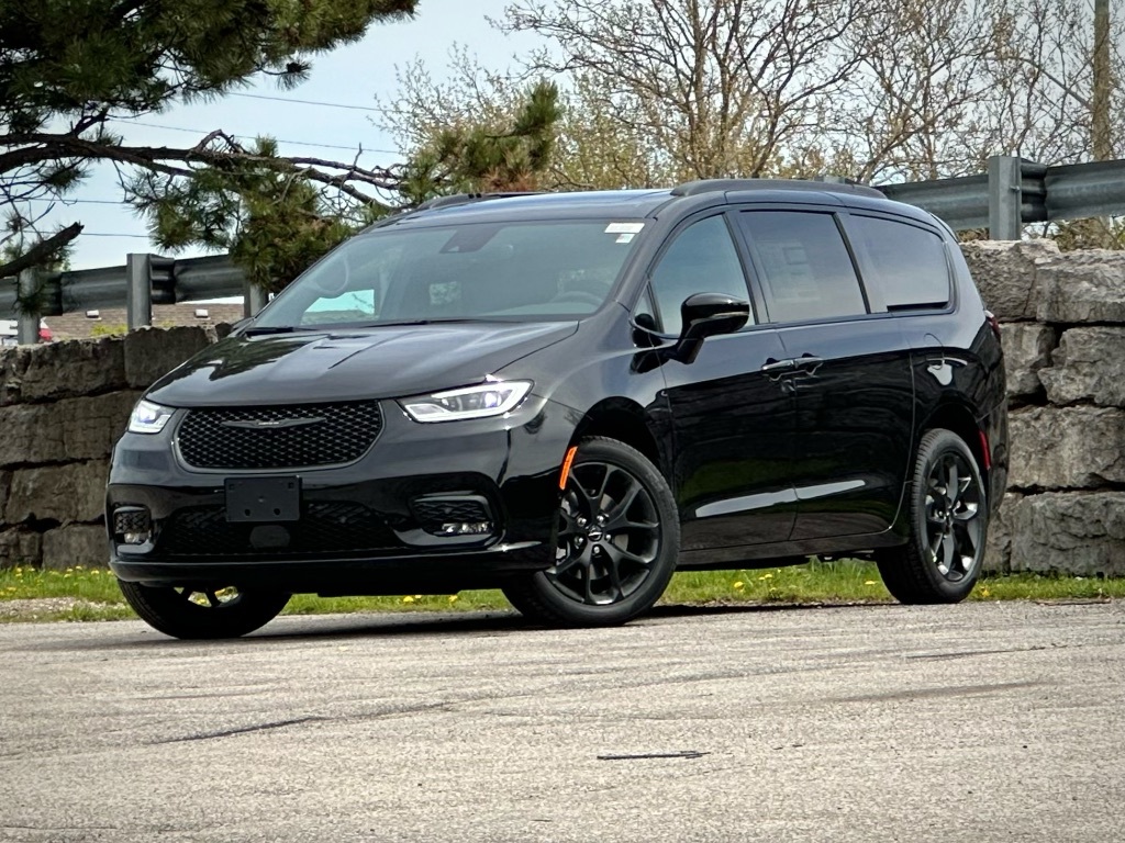 2024 Chrysler Pacifica Touring-L AWD