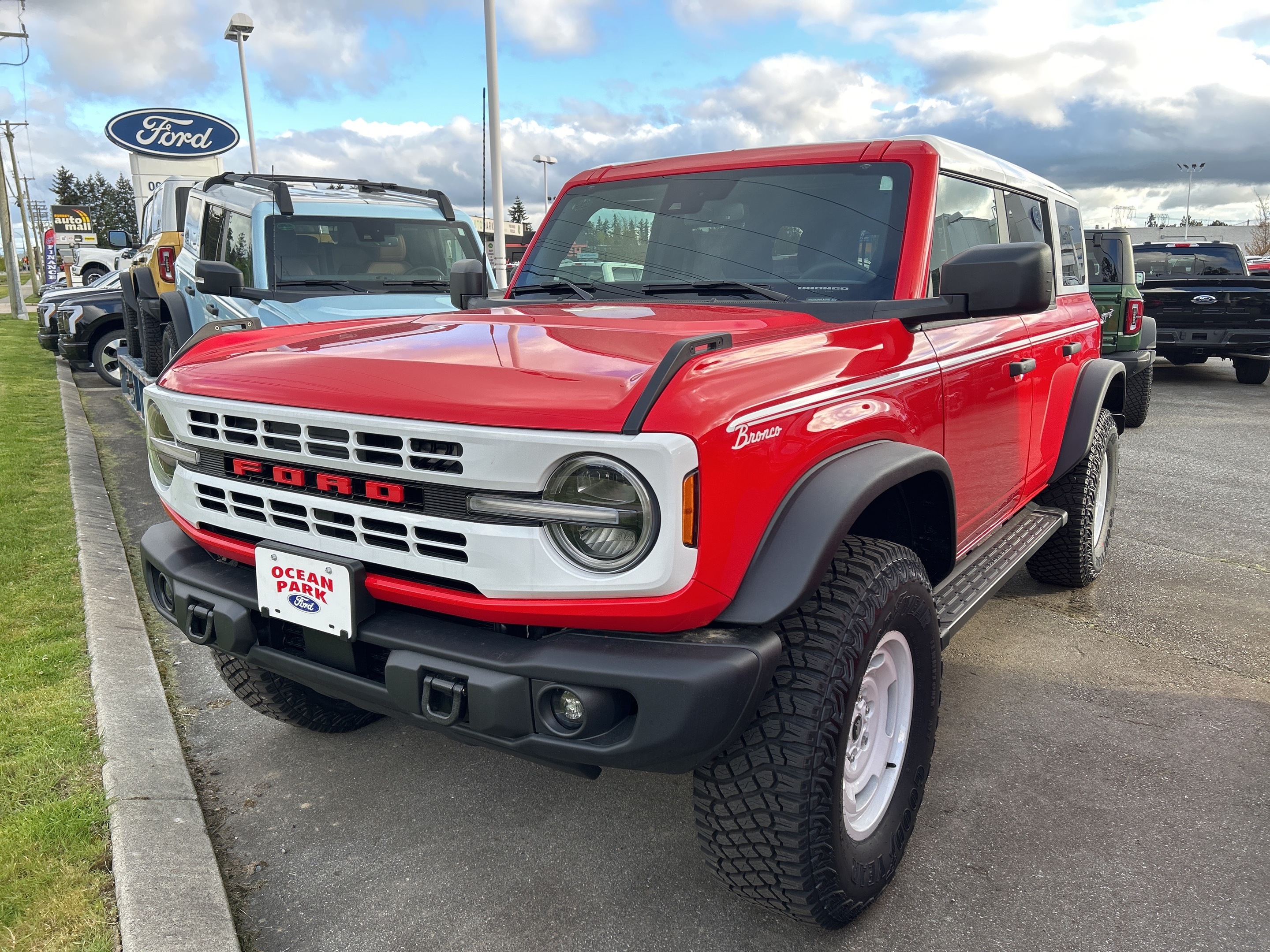 2024 Ford Bronco HERITAGE EDITION