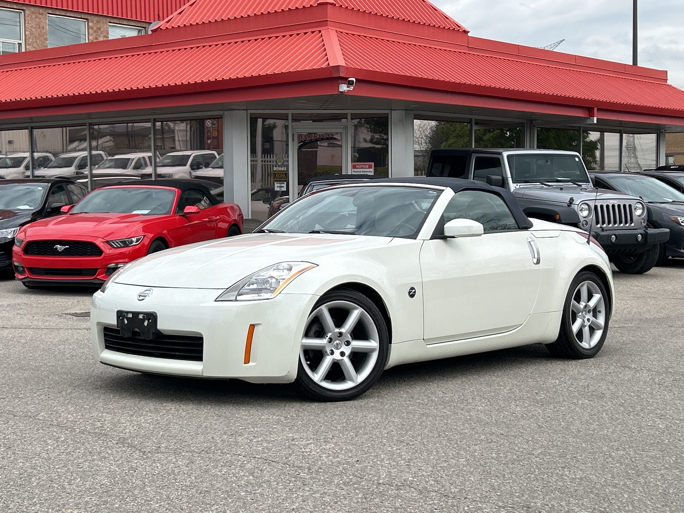 2005 Nissan 350Z 2dr Roadster Touring Auto No Accidents ! Low KM's 