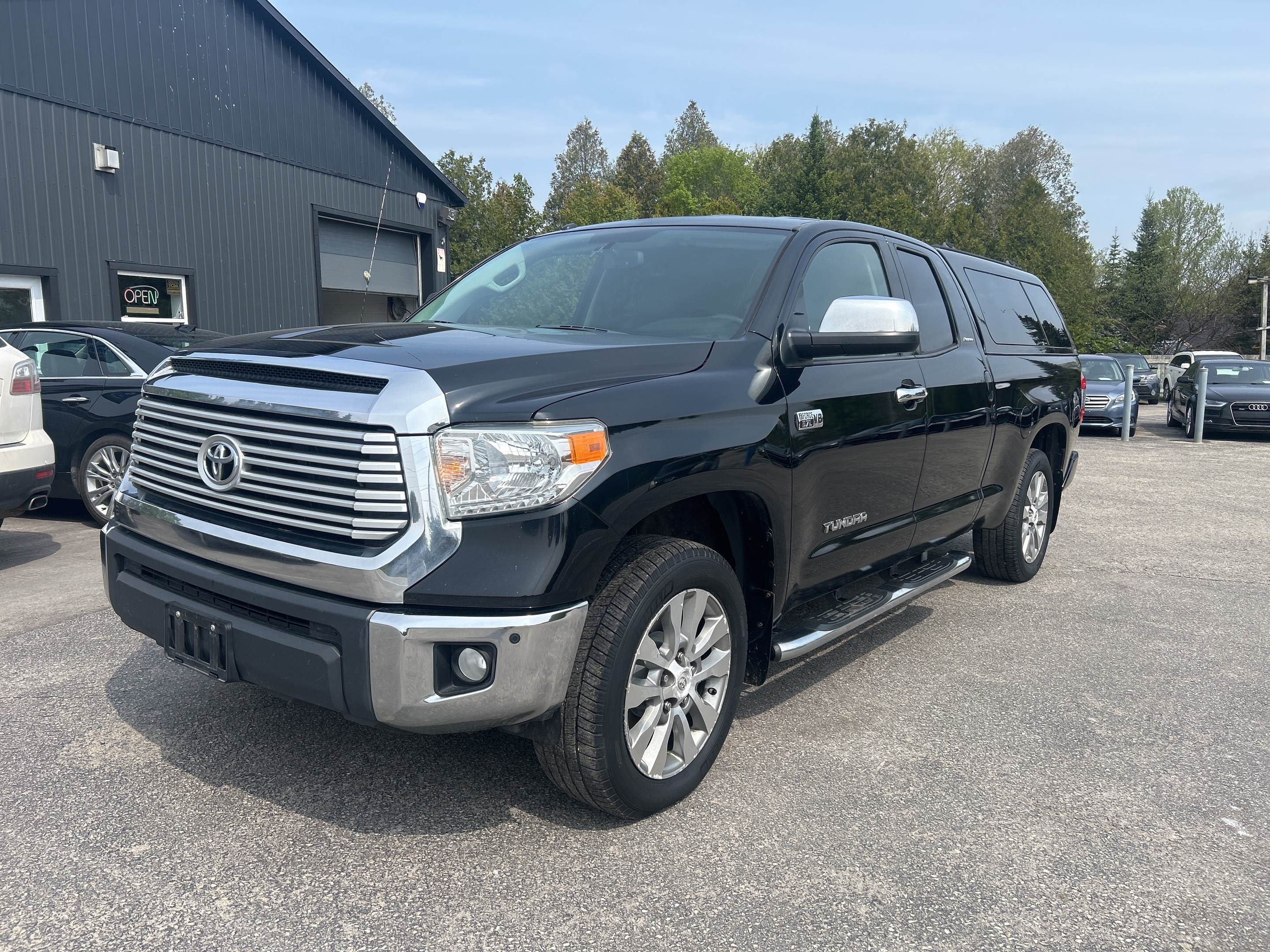 2014 Toyota Tundra Limited, Tow Package, BSM