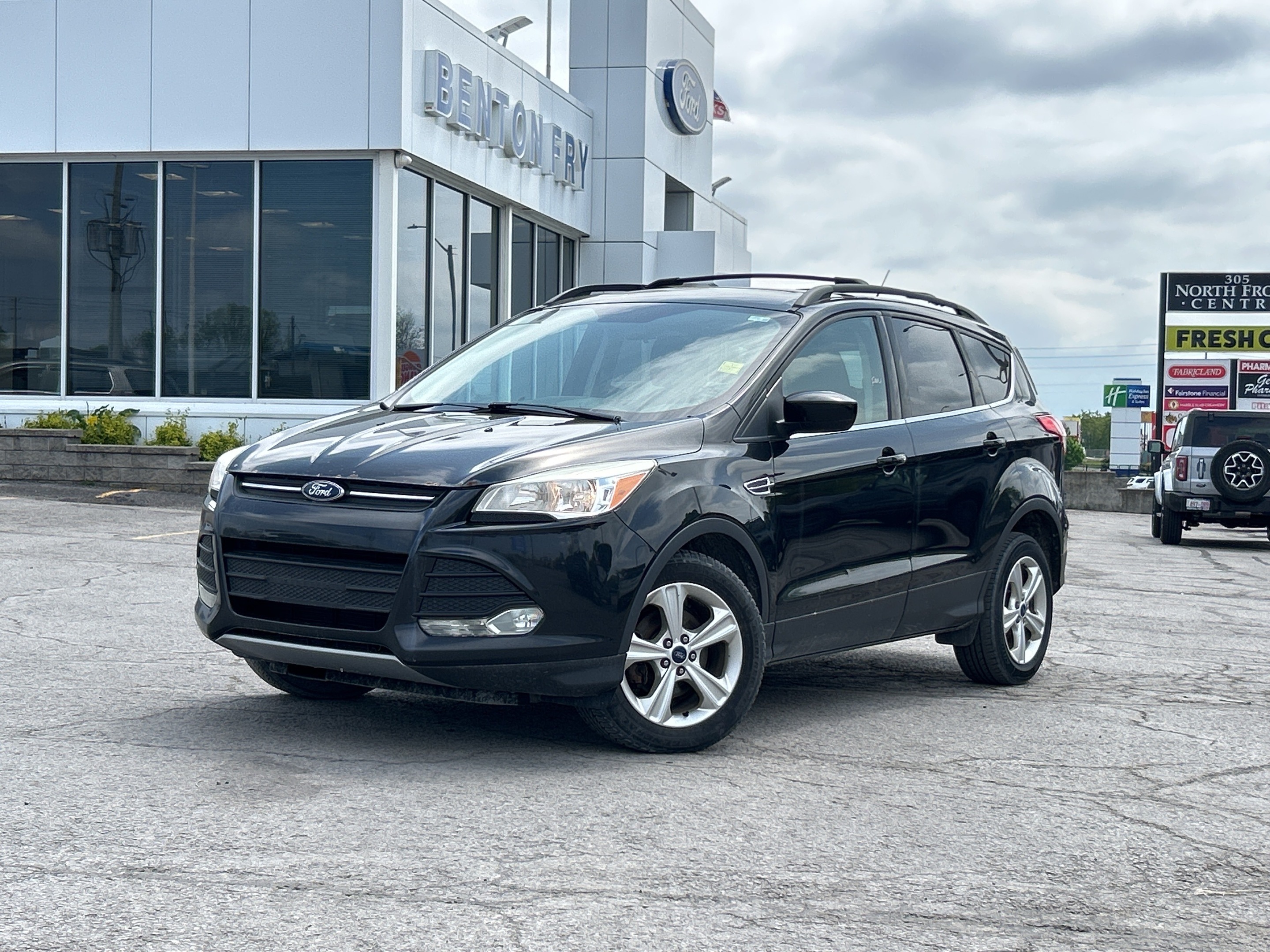 2015 Ford Escape SE - leather seats, moon roof, 1.6l As Is