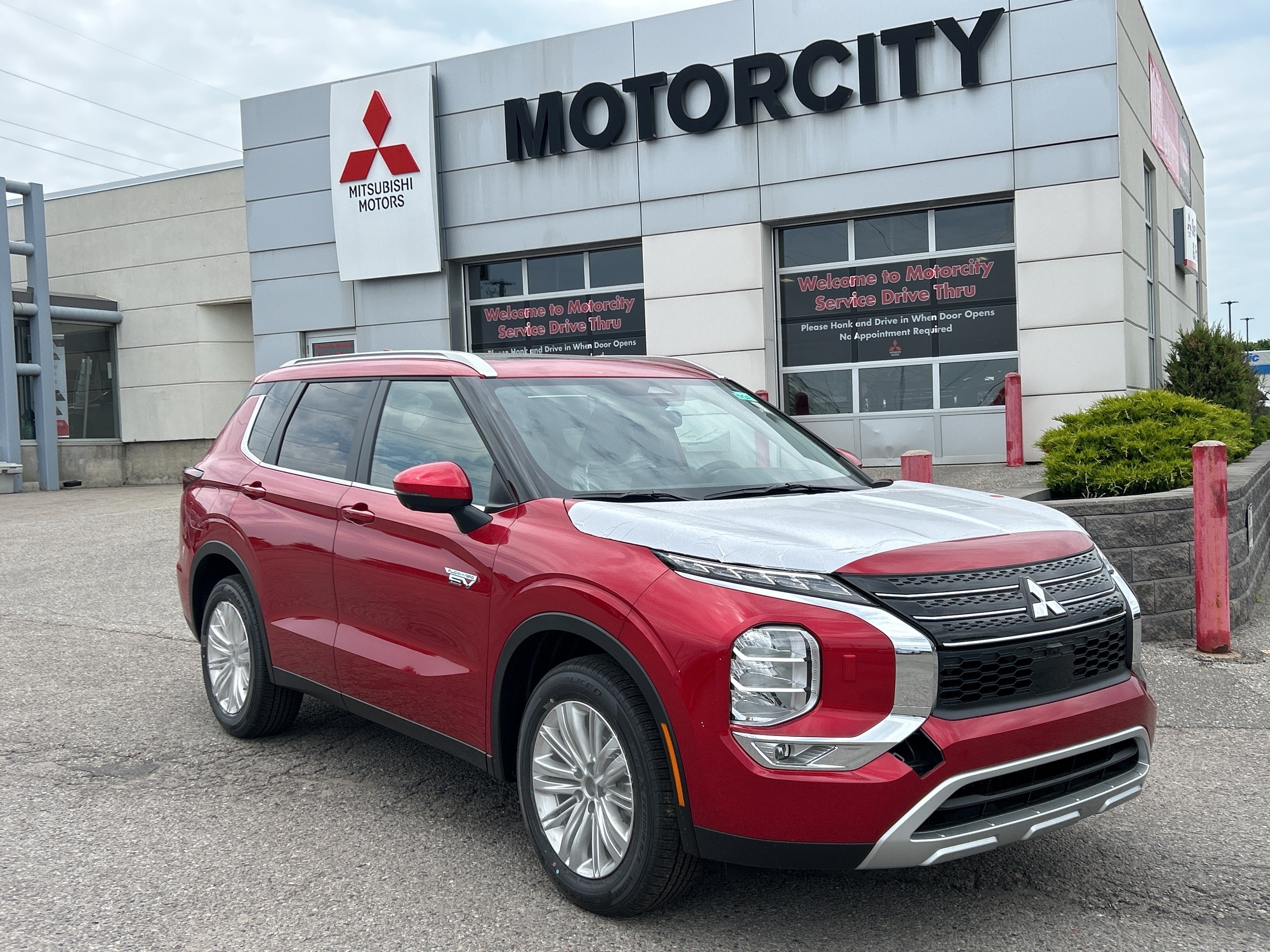 2024 Mitsubishi Outlander PHEV LE S-AWC...Spring Savings on Now! IN STORE ONLY!!!