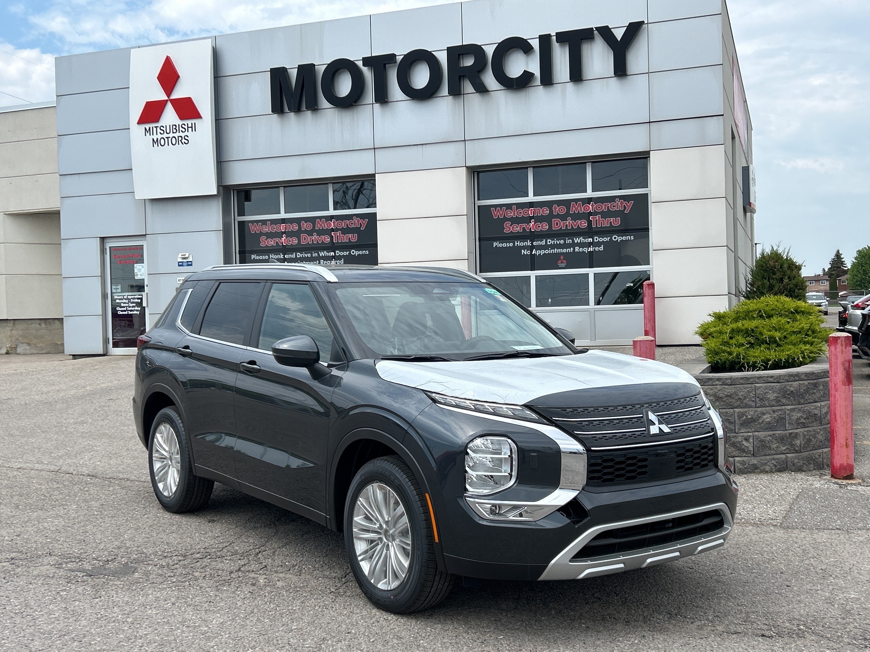 2024 Mitsubishi Outlander SE S-AWC...in stock and ready to go! Call now!