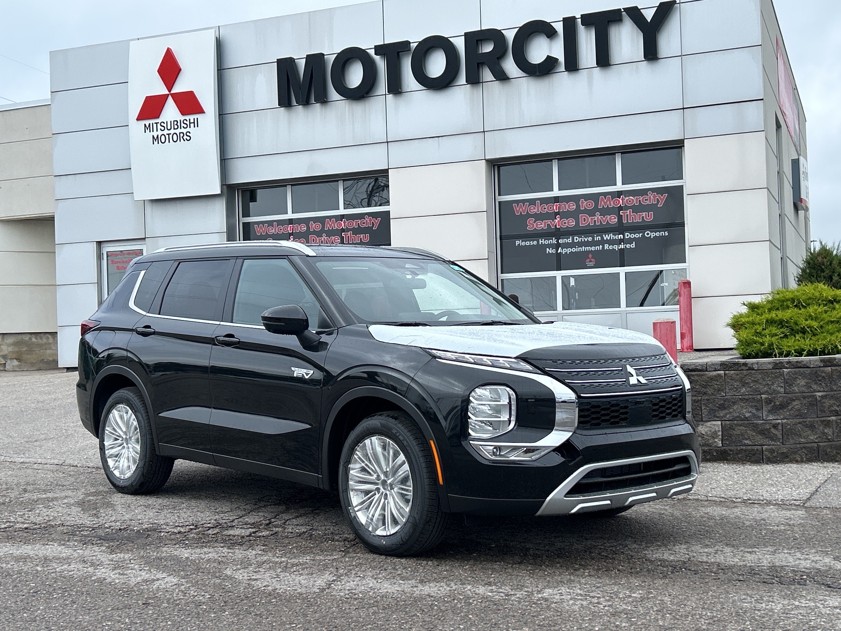 2024 Mitsubishi Outlander PHEV LE S-AWC...Spring Savings on Now! IN STORE ONLY!!!