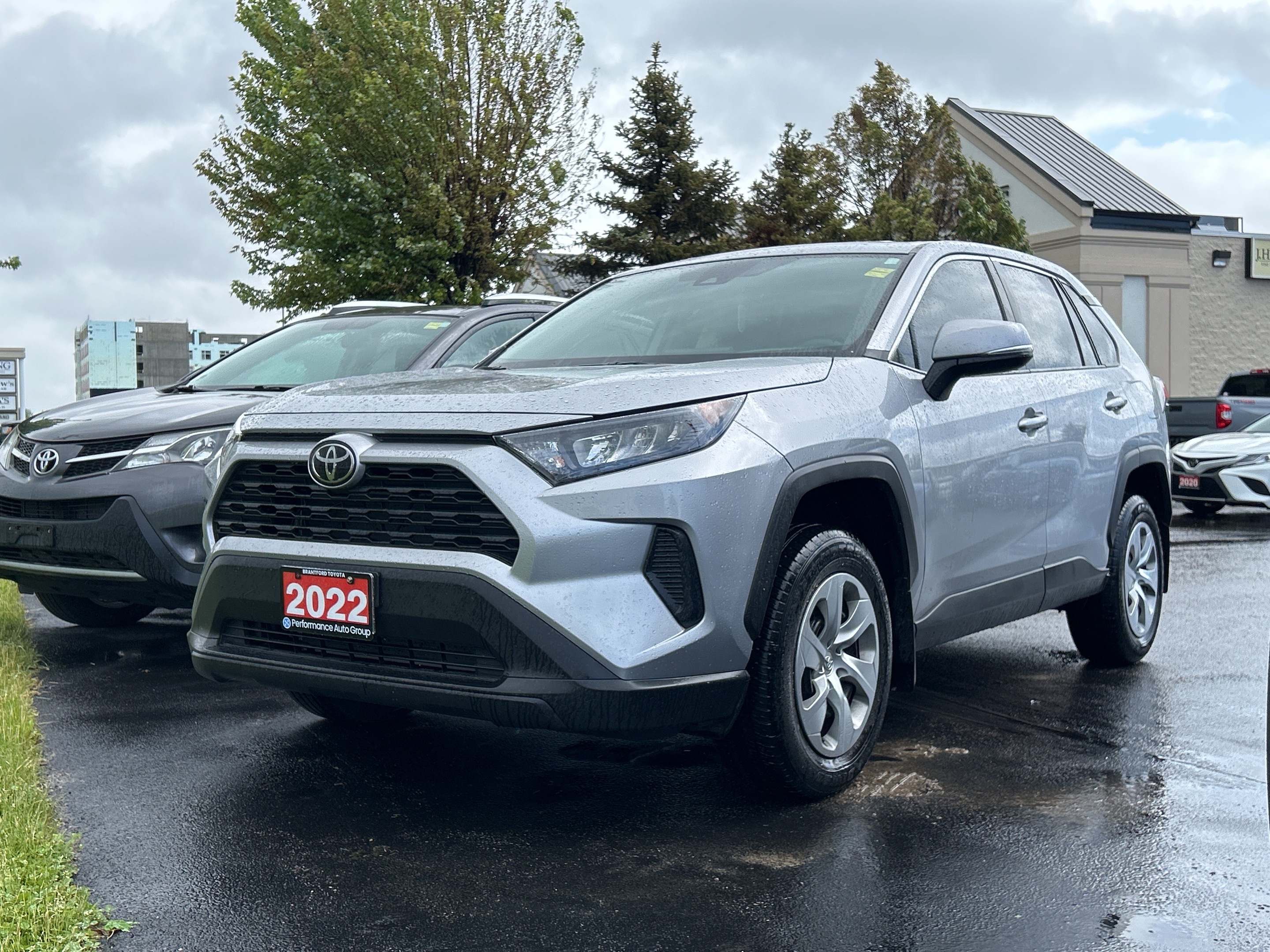 2022 Toyota RAV4 LE FWD - SILVER - GREAT PRICE POINT