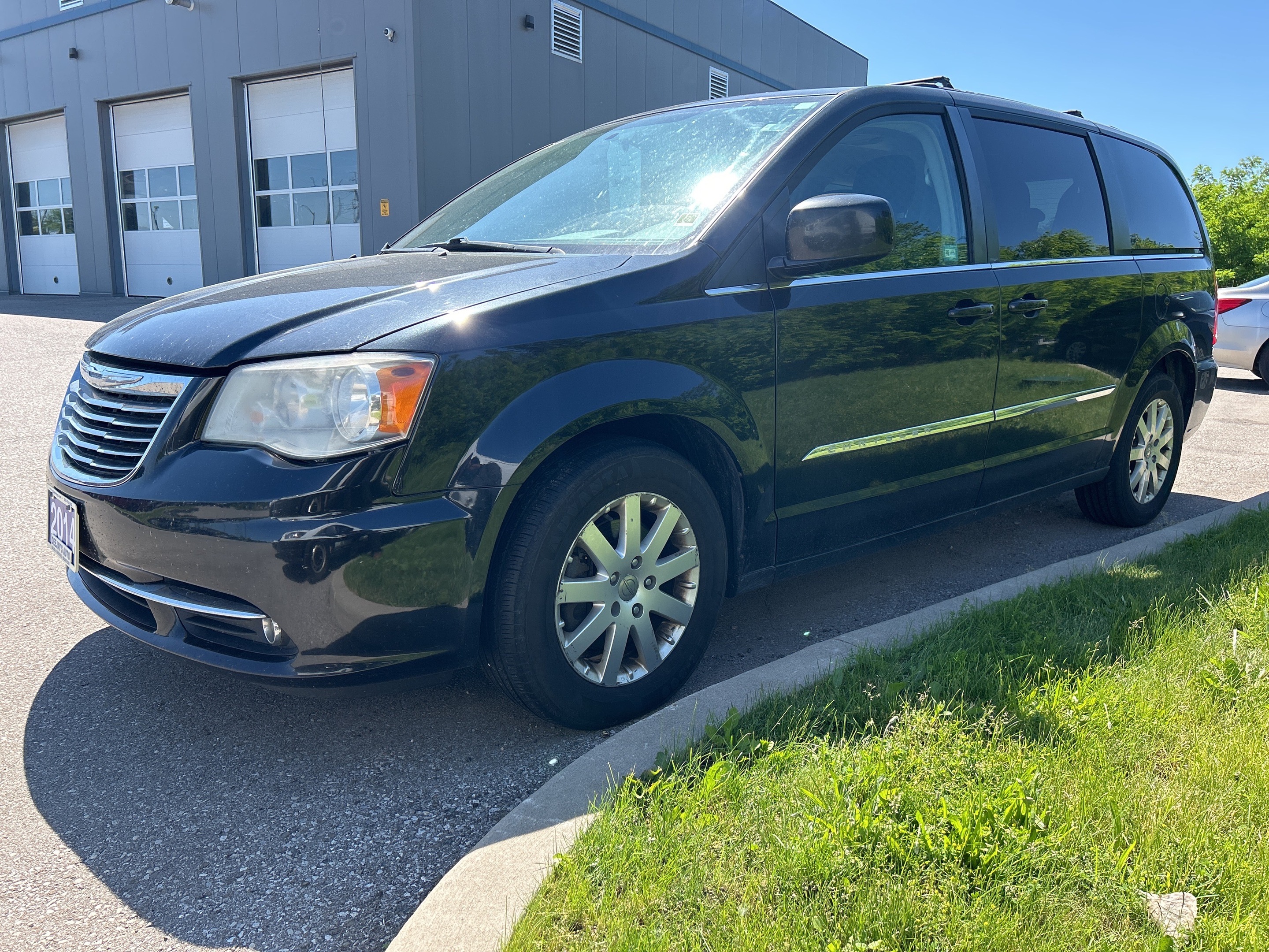 2014 Chrysler Town & Country Touring Stow & Go | Power Sliding Doors | AS IS 