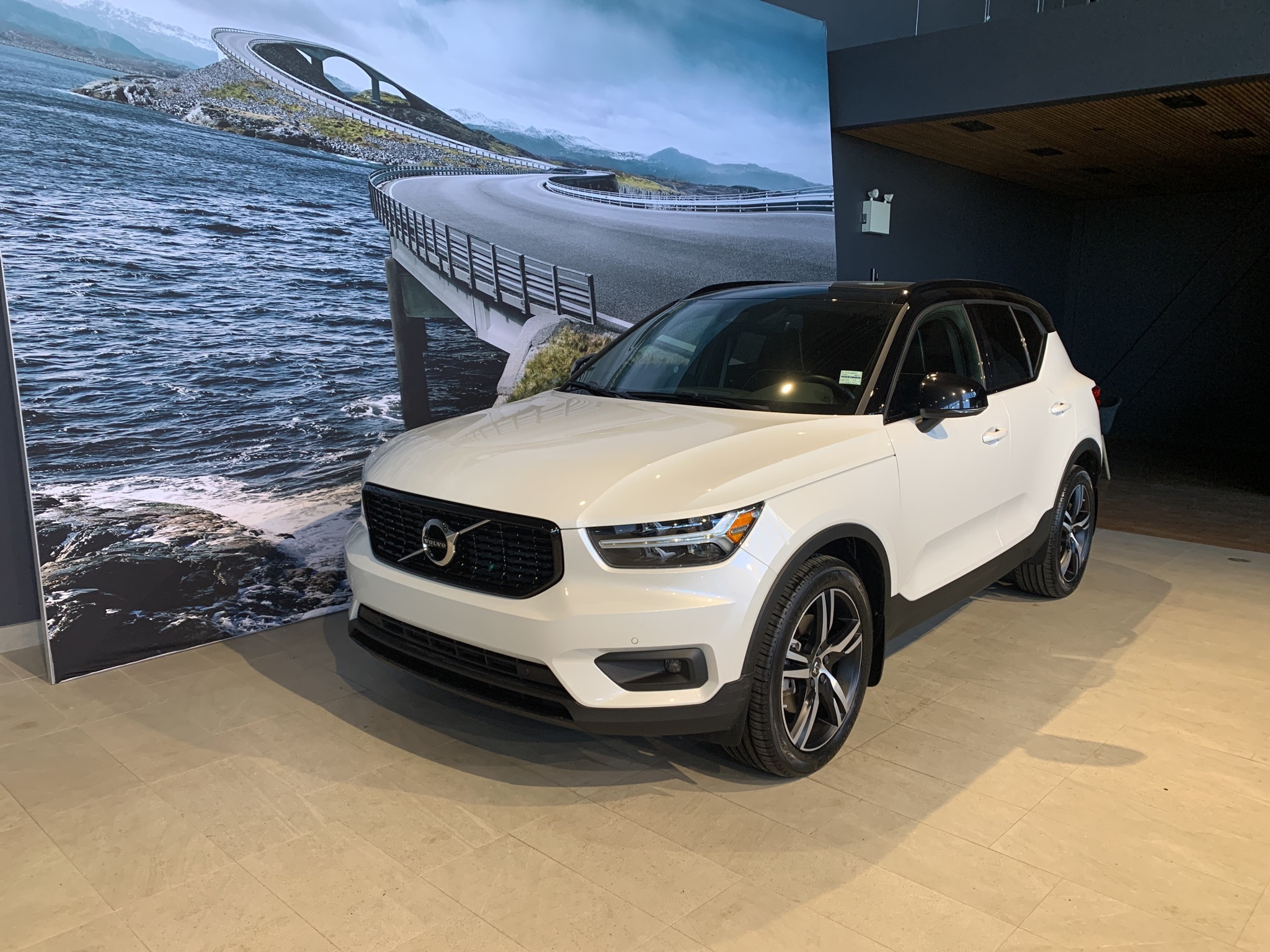 2021 Volvo XC40 T5 AWD R-Design From 3.99%