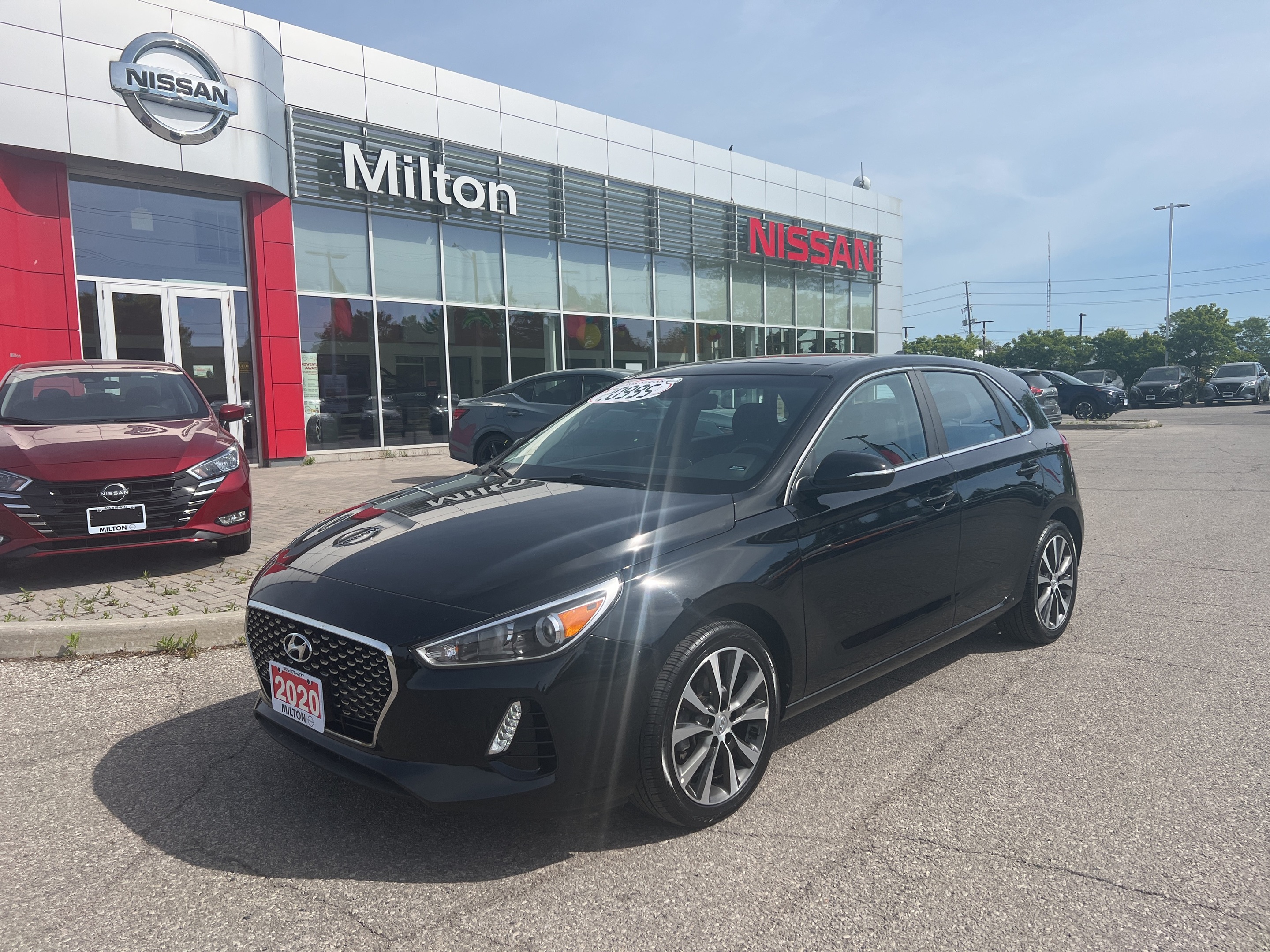 2020 Hyundai Elantra GT GT/Luxury Package with only 43,000 km 