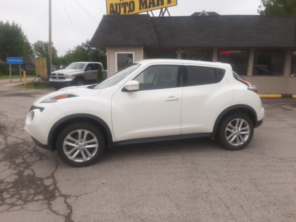2016 Nissan Juke SV  Sporty and Super Clean