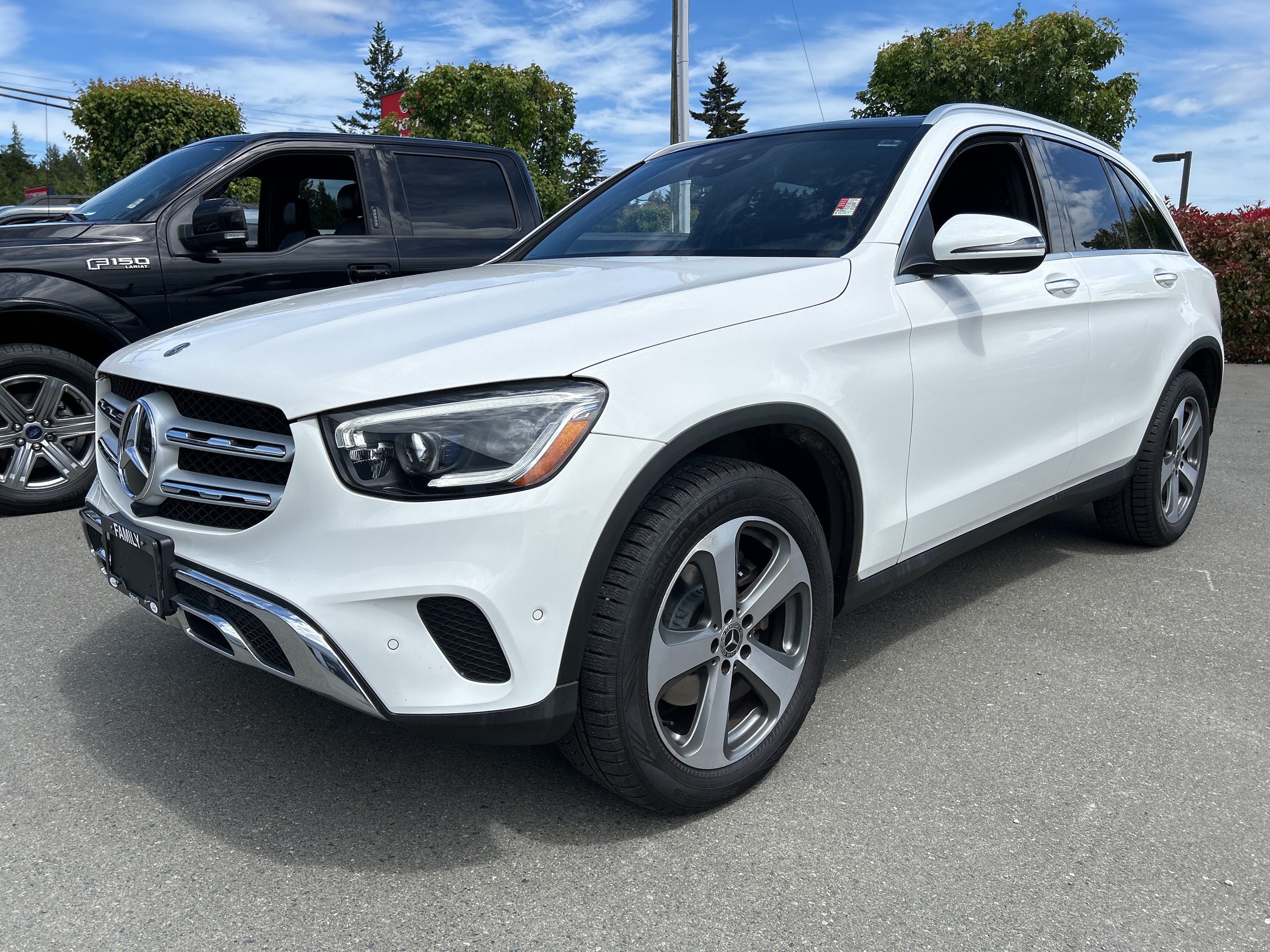 2021 Mercedes-Benz GLC Very clean new tires BC local no accidents