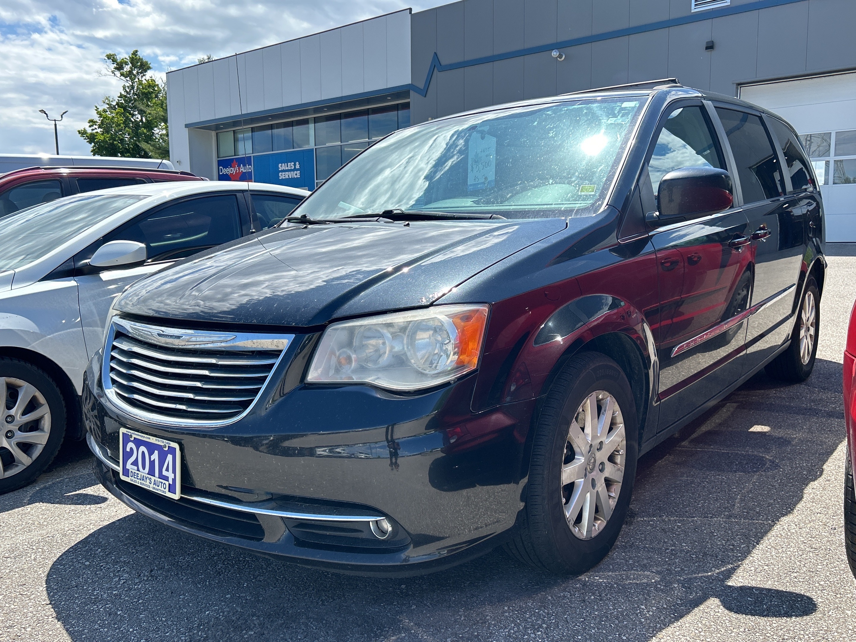 2014 Chrysler Town & Country Touring Stow & Go | Power Sliding Doors | AS IS