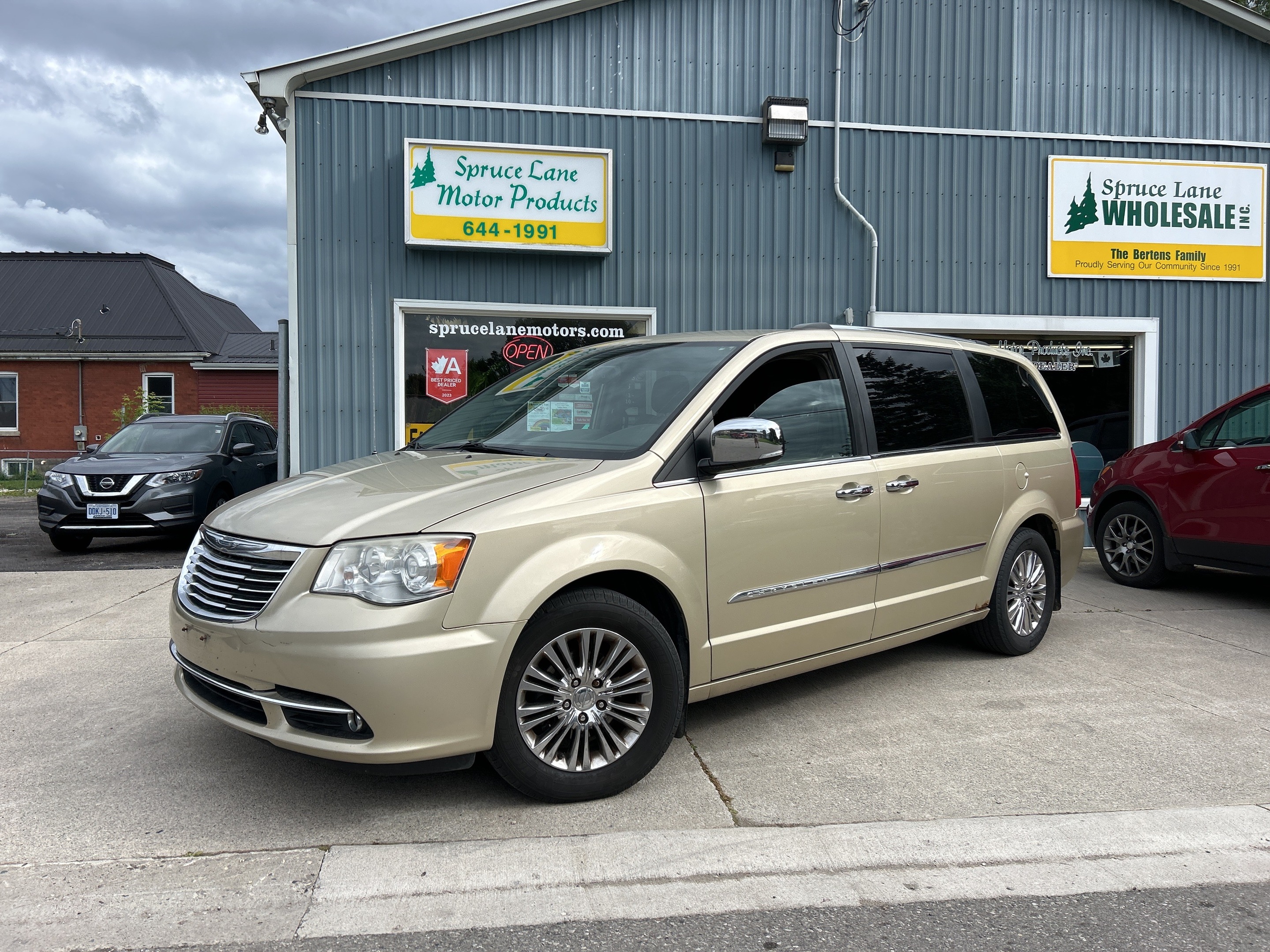 2011 Chrysler Town & Country Limited ***AS-IS***
