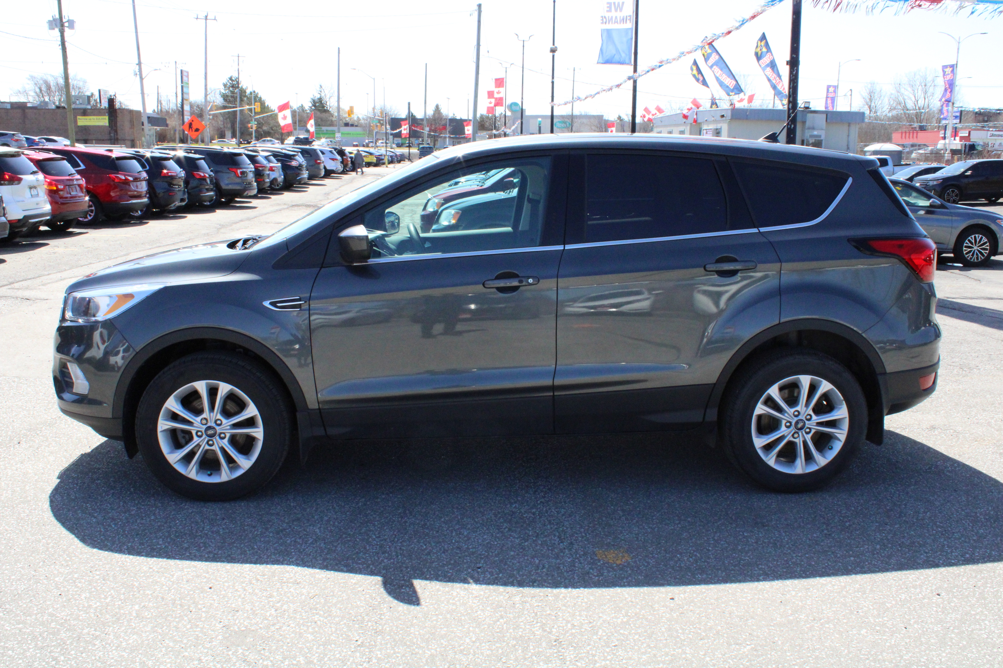 2019 Ford Escape LOW KM CERTIFIED MINT ! WE FINANCE ALL CREDIT