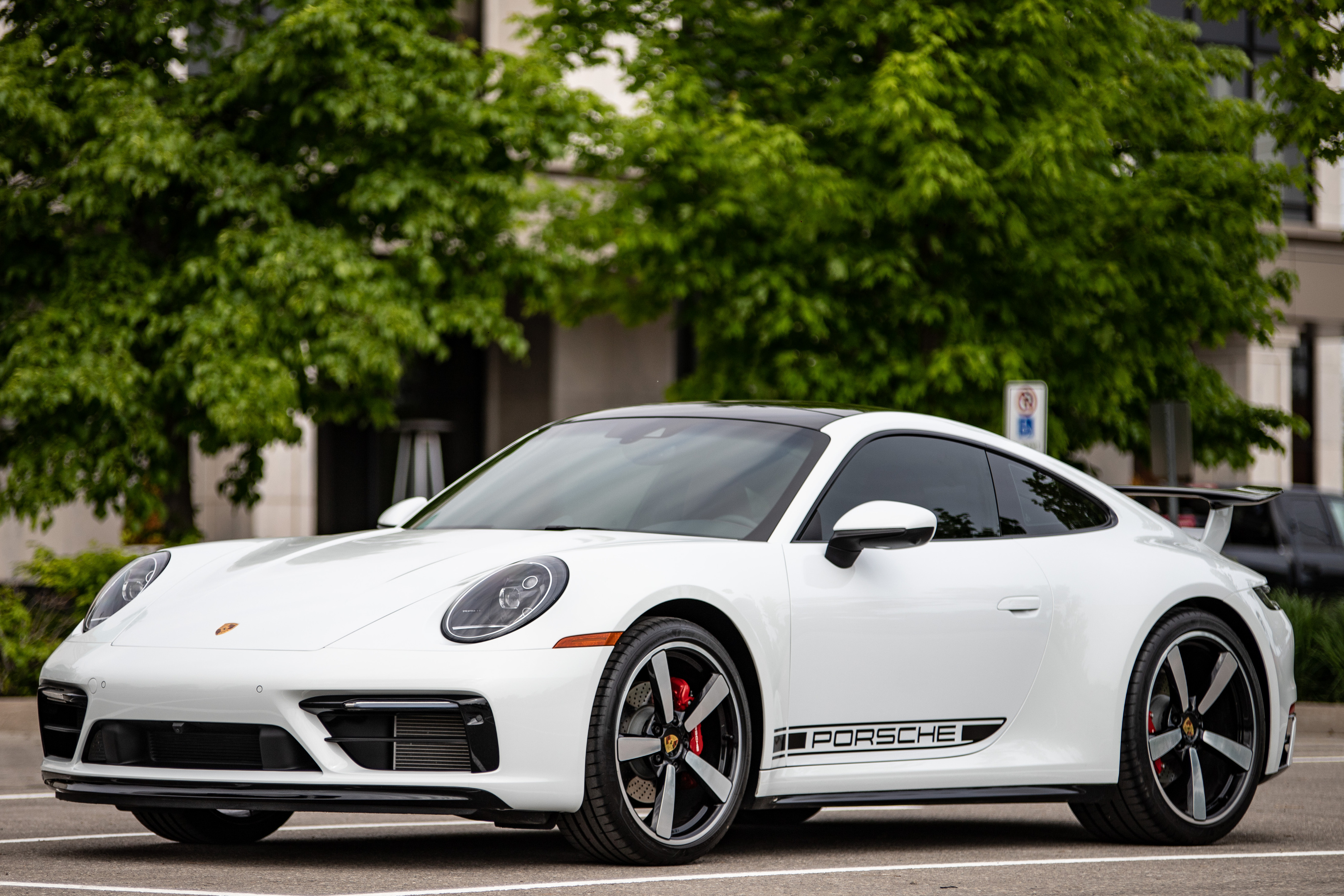 2021 Porsche 911 Carrera 4 Aerokit, 4,555 km, $55k in options