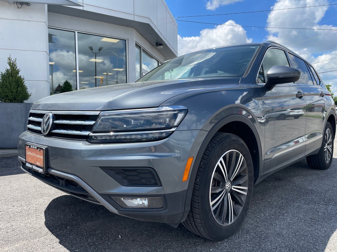 2018 Volkswagen Tiguan Highline 2.0T 8sp at w/Tip 4M 3rd Row Seating