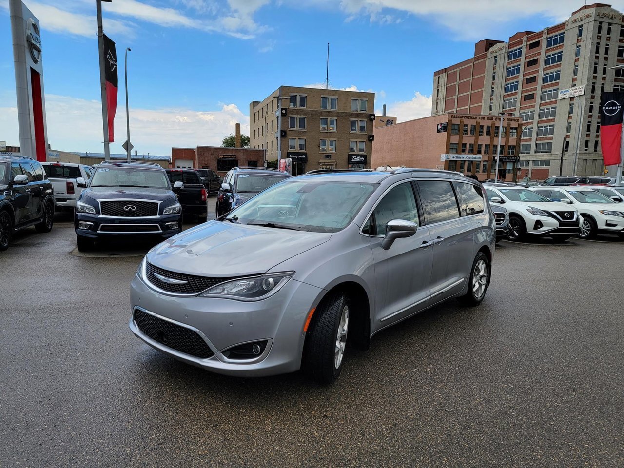 2017 Chrysler Pacifica Limited Fresh Trade! Luxury Van! Leather!