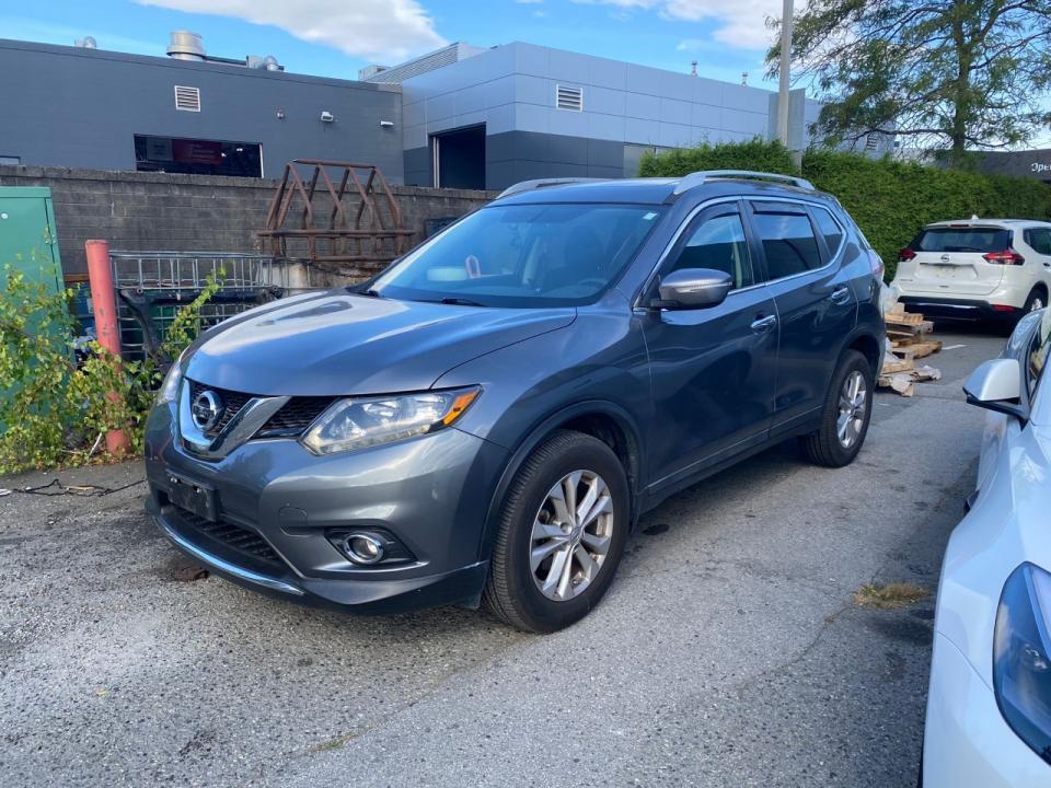 2015 Nissan Rogue SV; NO ACCIDENTS, LOCAL & 1 OWNER!
