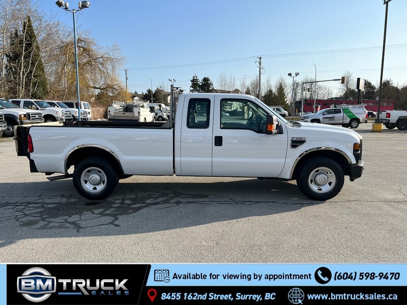 2008 Ford F-250 / Ext Cab / 8 Ft Long Box / Power Lift Gate / 2wd