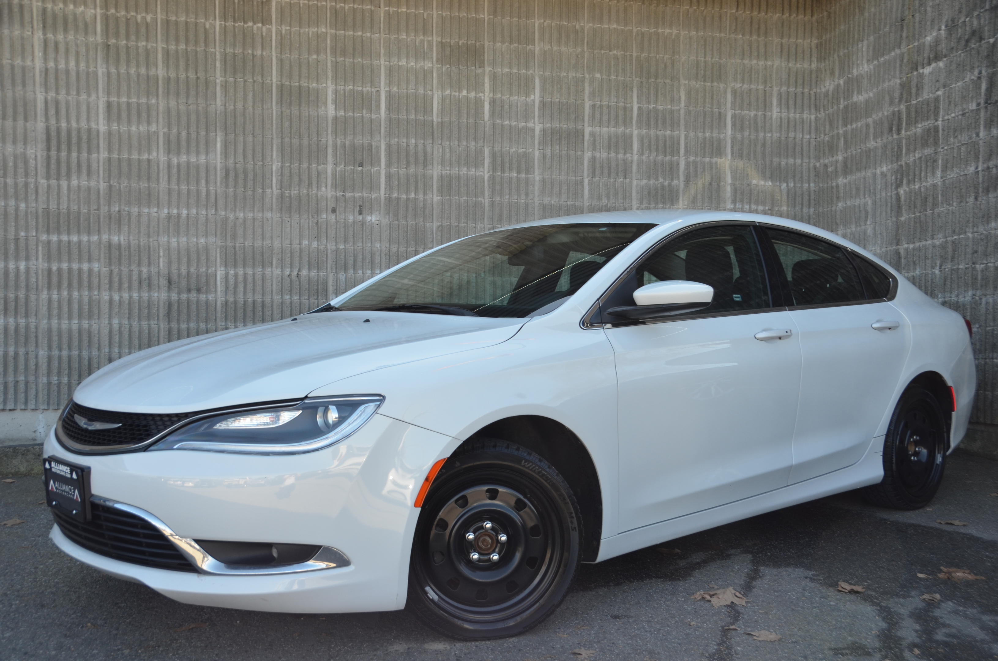 2015 Chrysler 200 Limited W/Backup Camera/Bluetooth/Heated Seats