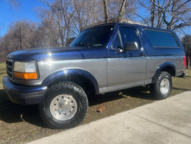 1995 Ford Bronco XLT 4x4 V8 5.0L **NEW TIRES-MUST SEE AND DRIVE**